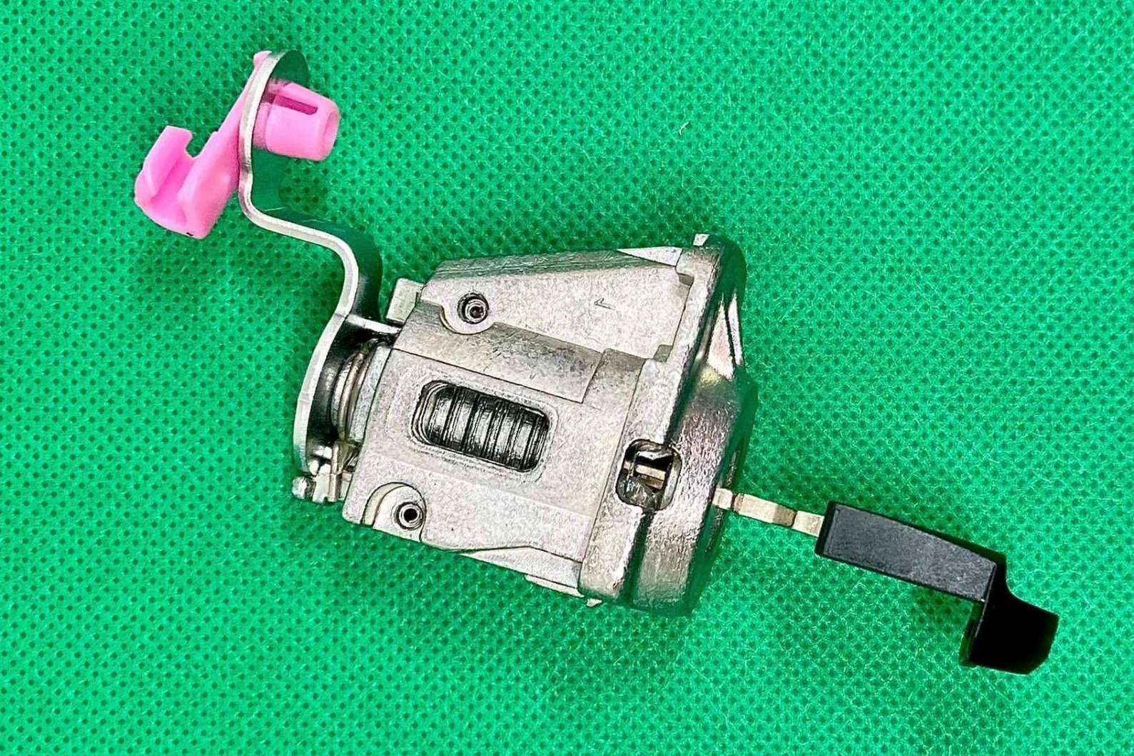 La distribución de recambios adaptados de cerrajería para automóviles, por EGINER