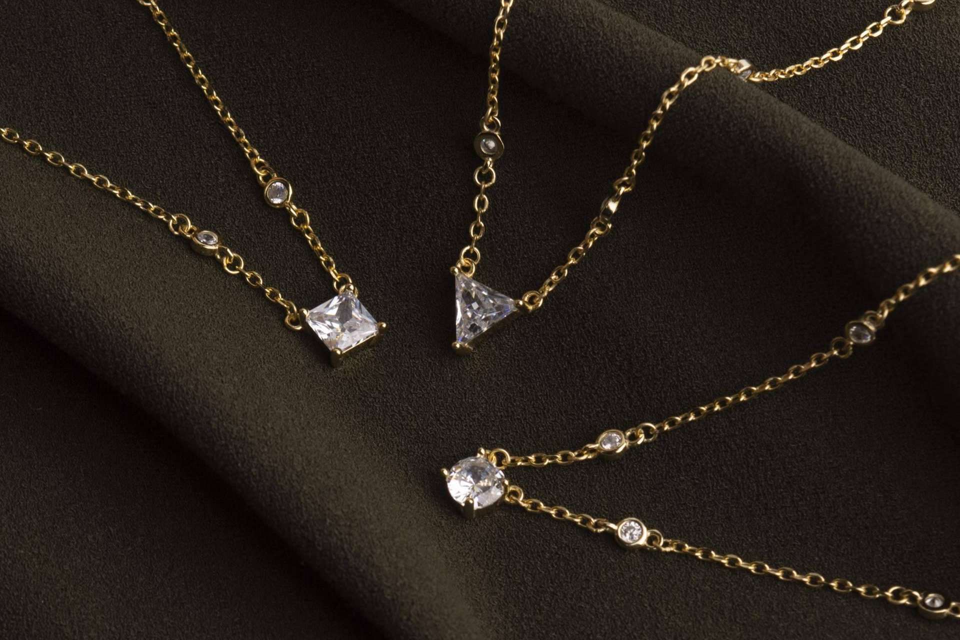 Completar cualquier look con las joyas de moda disponibles en T-ADORO