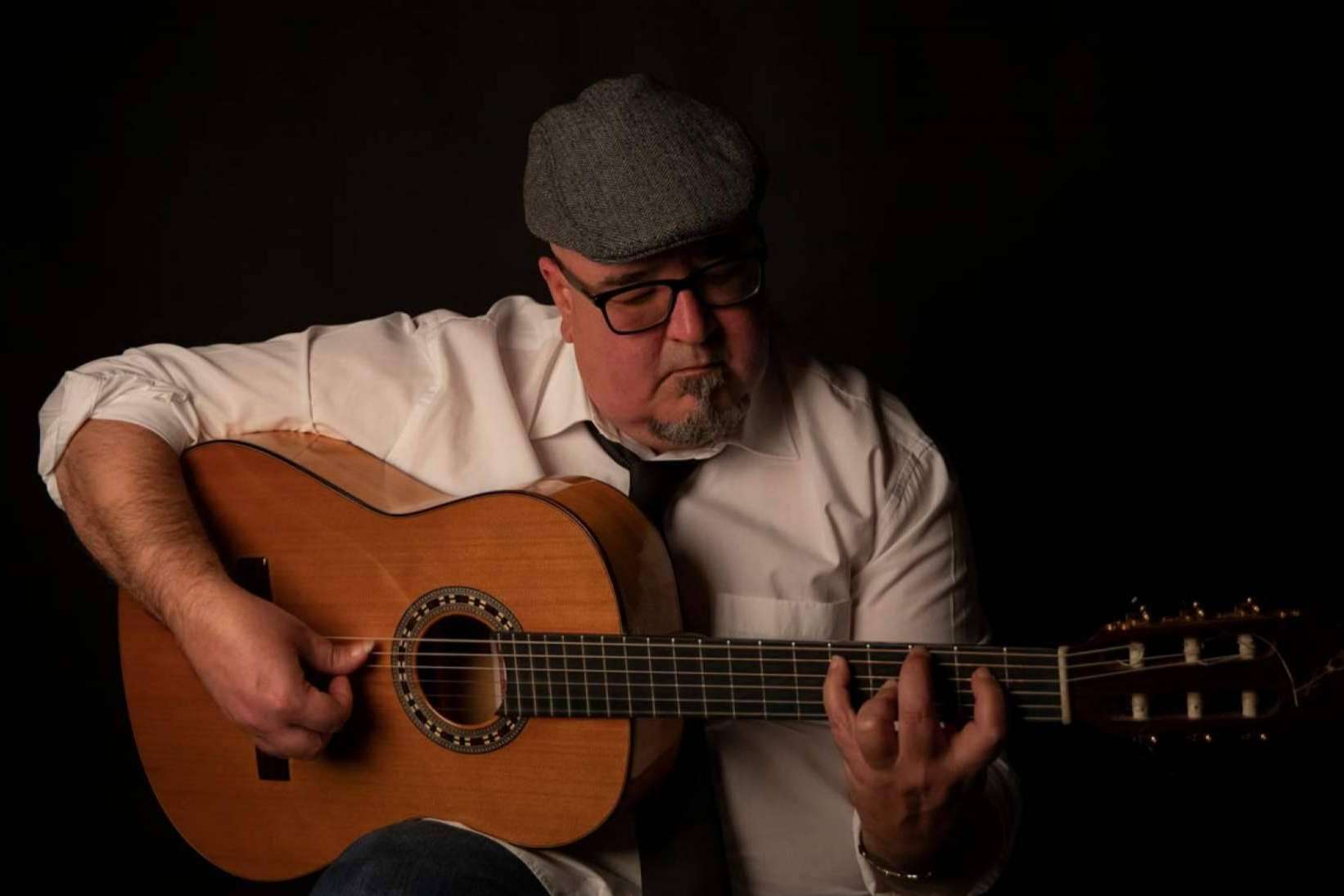 Aprender guitarra flamenca desde casa y con la supervisión de un profesor, en AprendeGuitarra.es