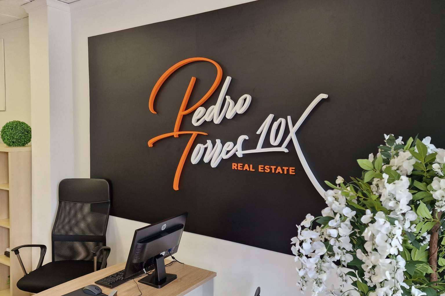 Profesionalidad y servicios, la cobertura legal de la inmobiliaria Pedro Torres 10x