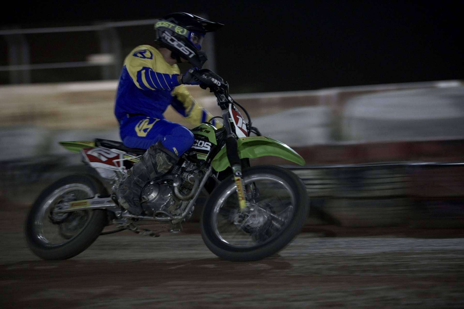 La nueva marca de equipación off-road de Motocard, Roost