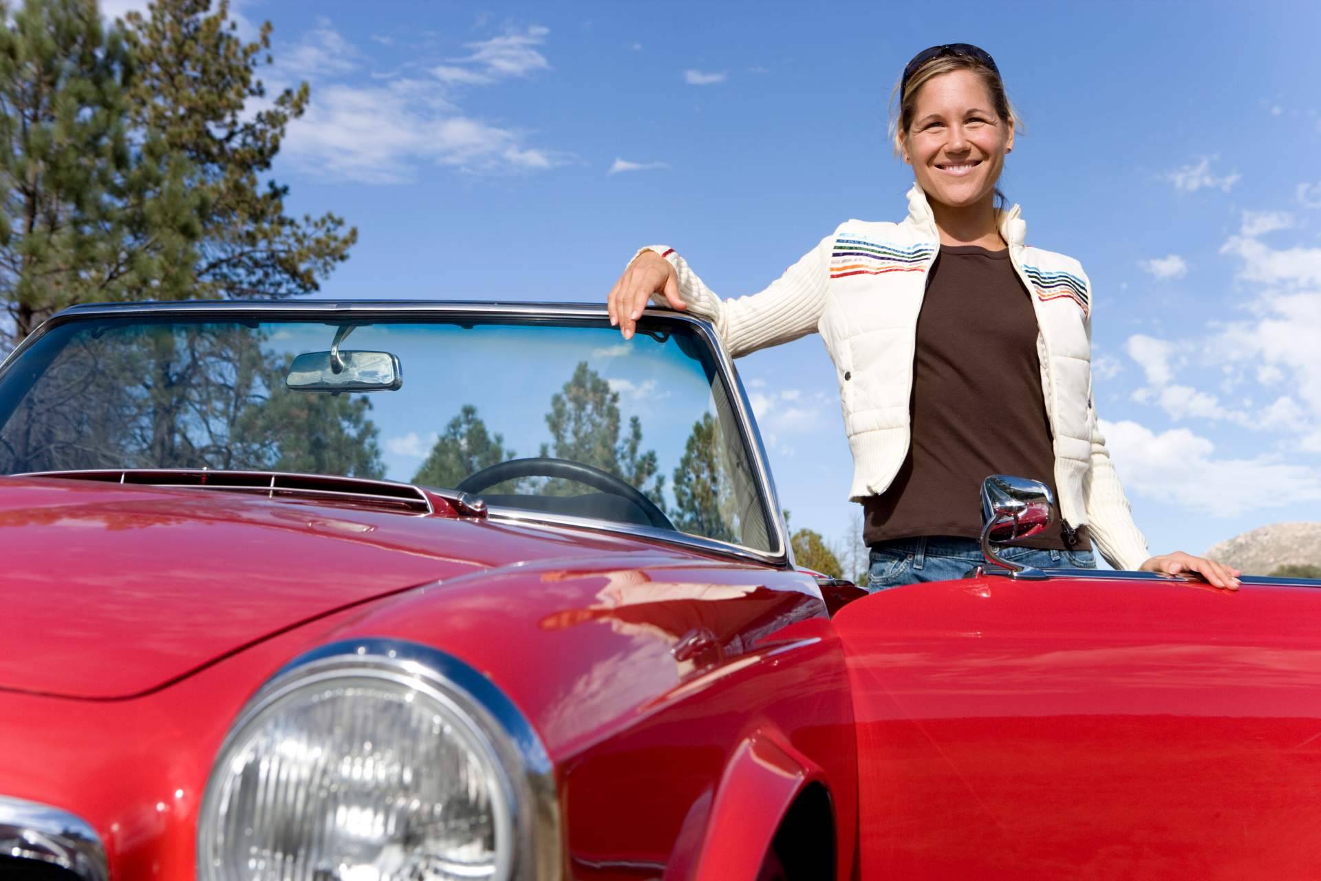 ¿Qué beneficios ofrece el sistema de Cartrack a familias y particulares?