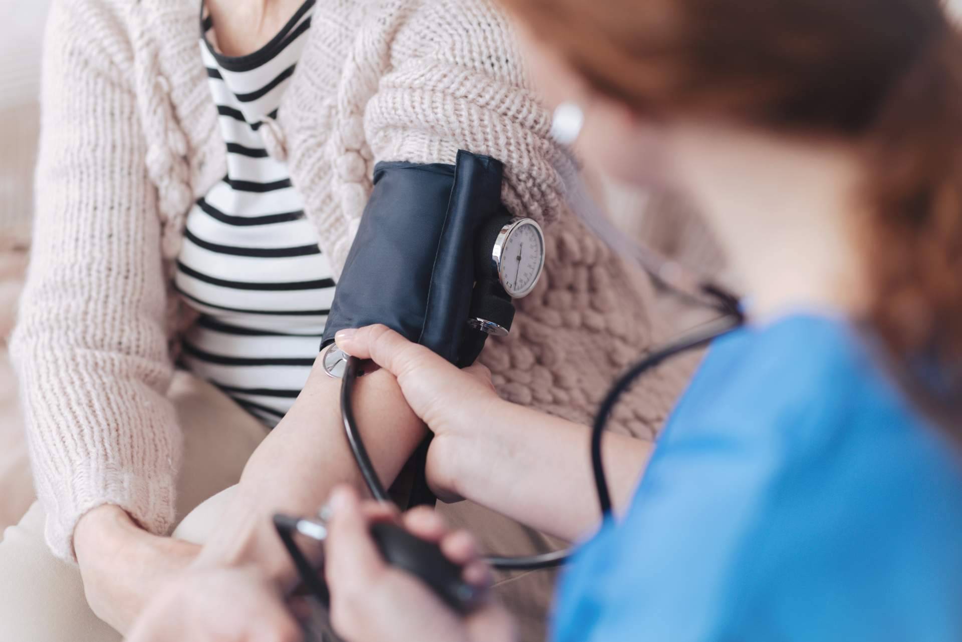 Conseguir el título auxiliar de enfermería con el grado medio de EEP iGroup