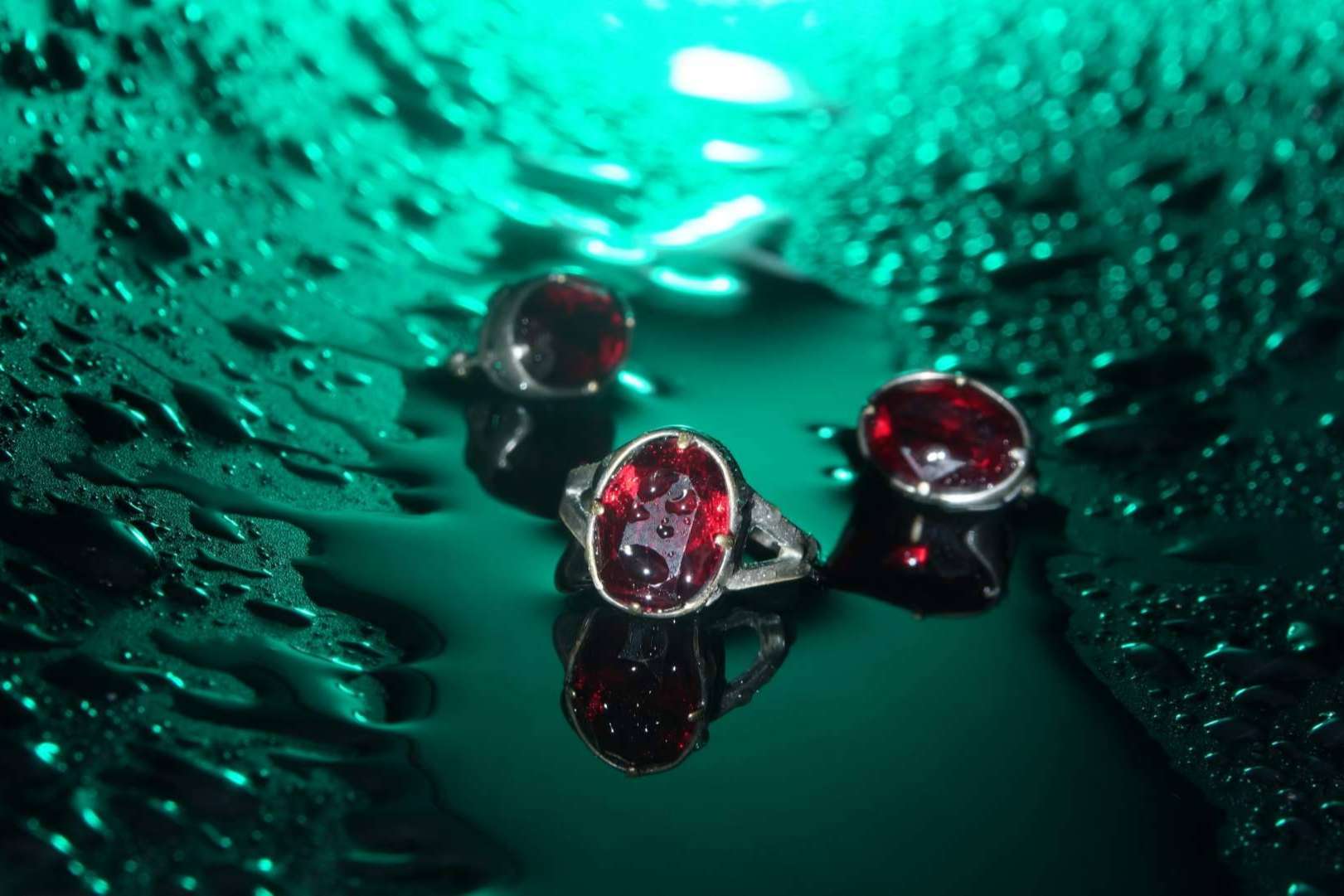 Anillos que incorporan piedras preciosas, por Isabel Lamadrid
