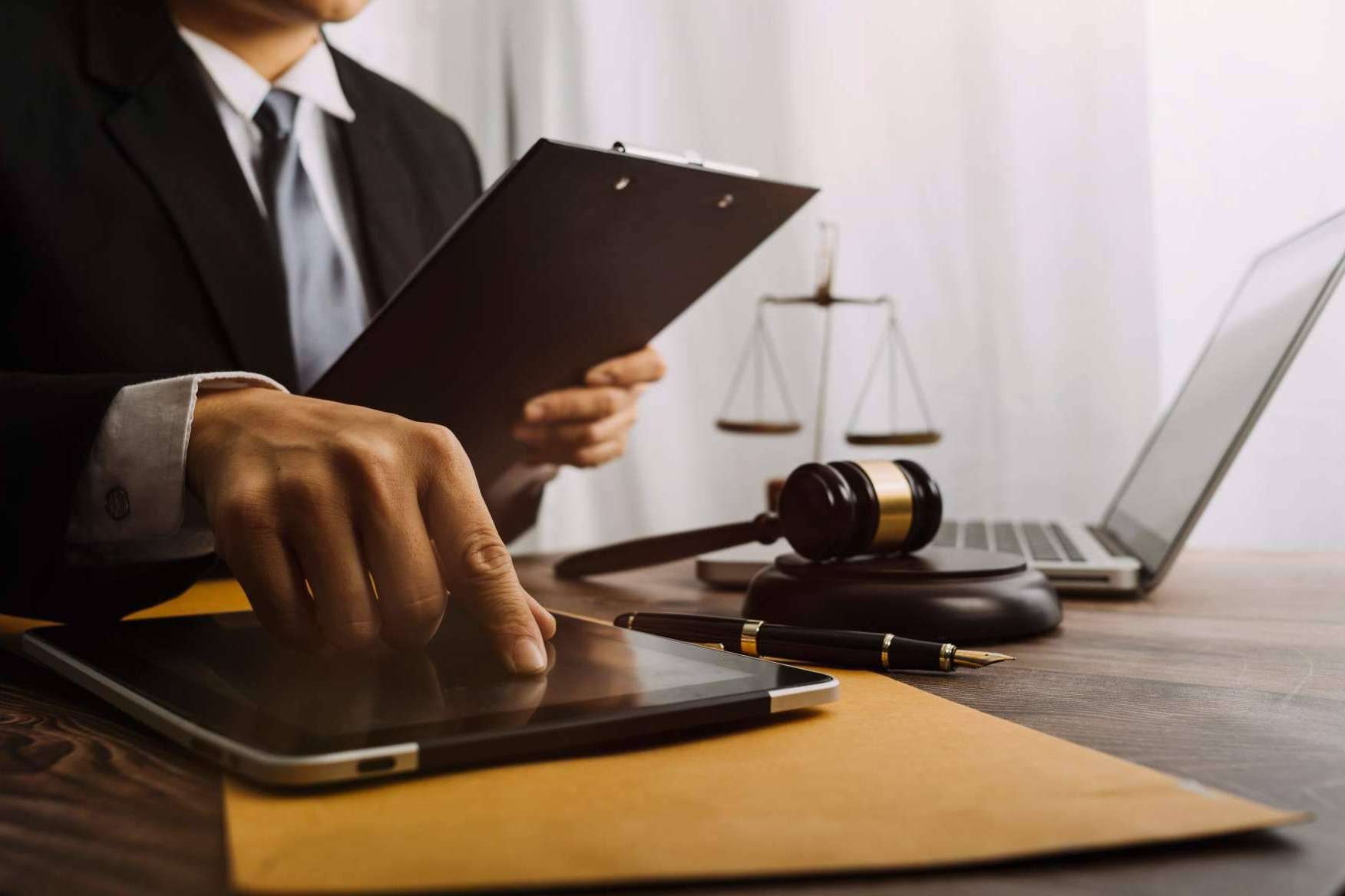 Contar con abogados laboralistas de Madrid y Barcelona, en el despacho Català Reinón