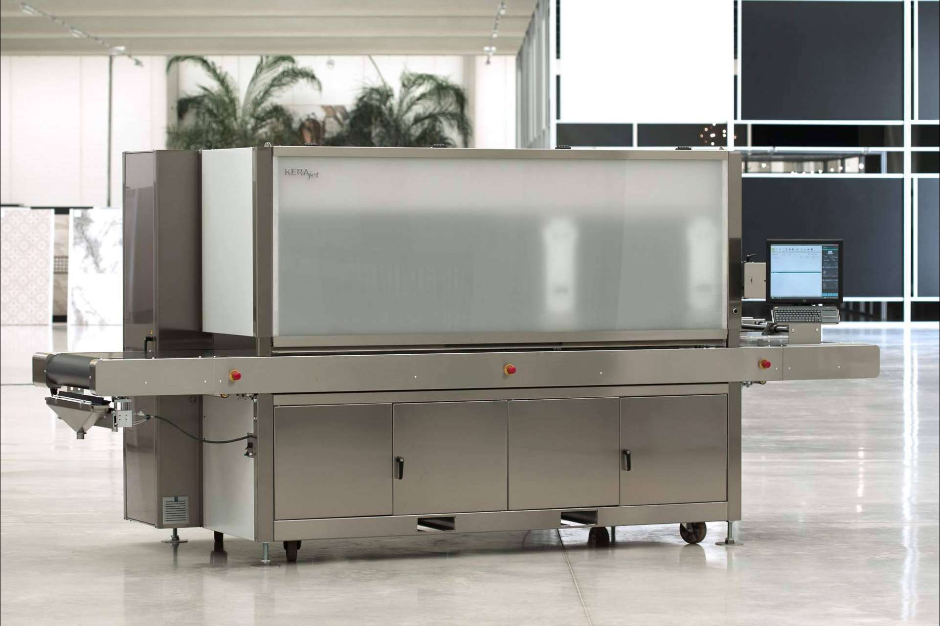 Decorar objetos de cerámica con la maquinaria digital que ofrece KERAjet