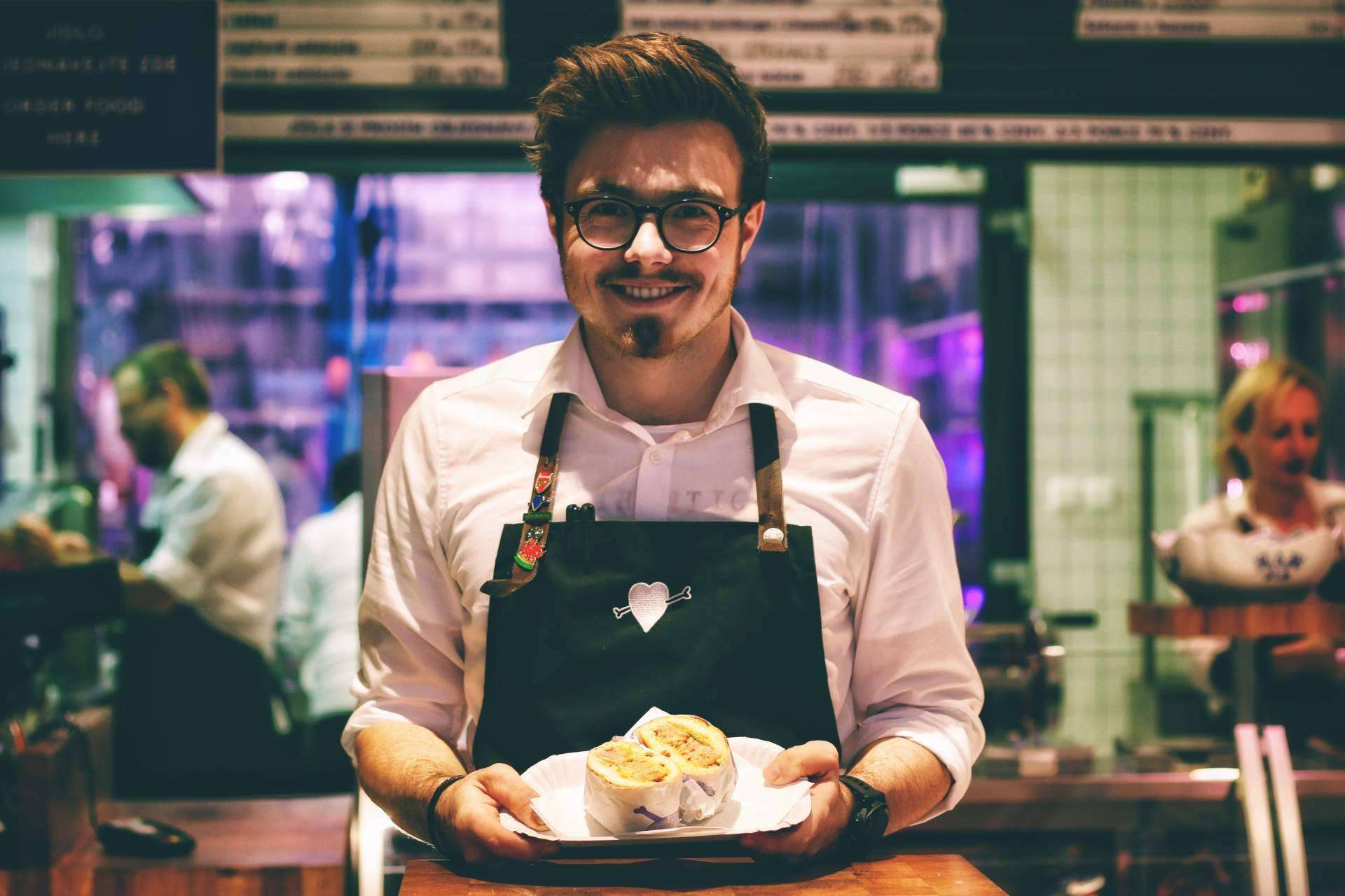 ¿Cómo se gestiona un restaurante viable?, según Oh My Business