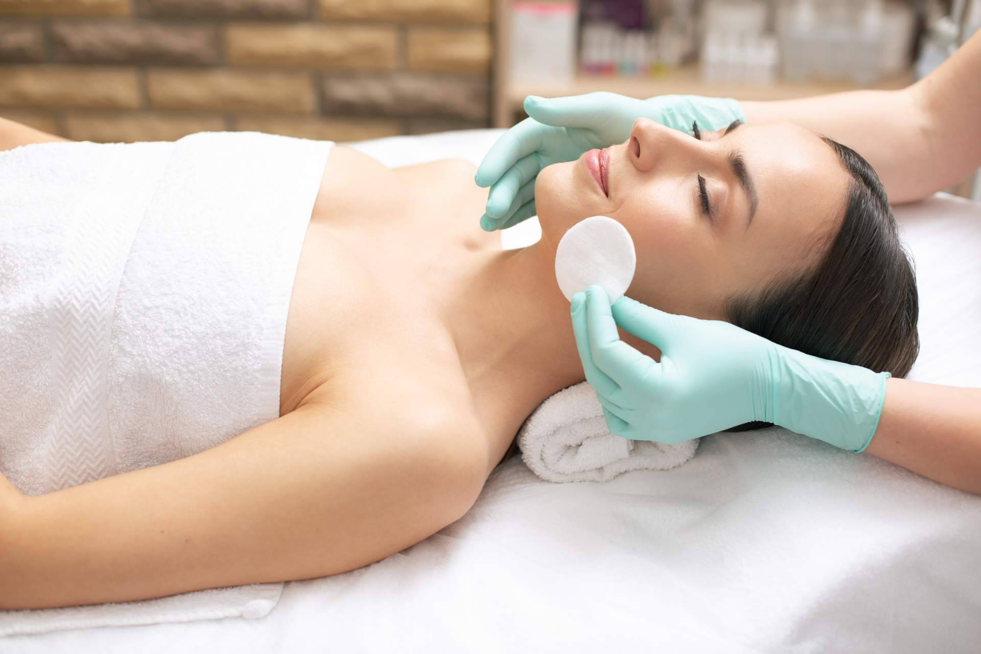 Neobelle ofrece un tratamiento de limpieza facial en Alicante