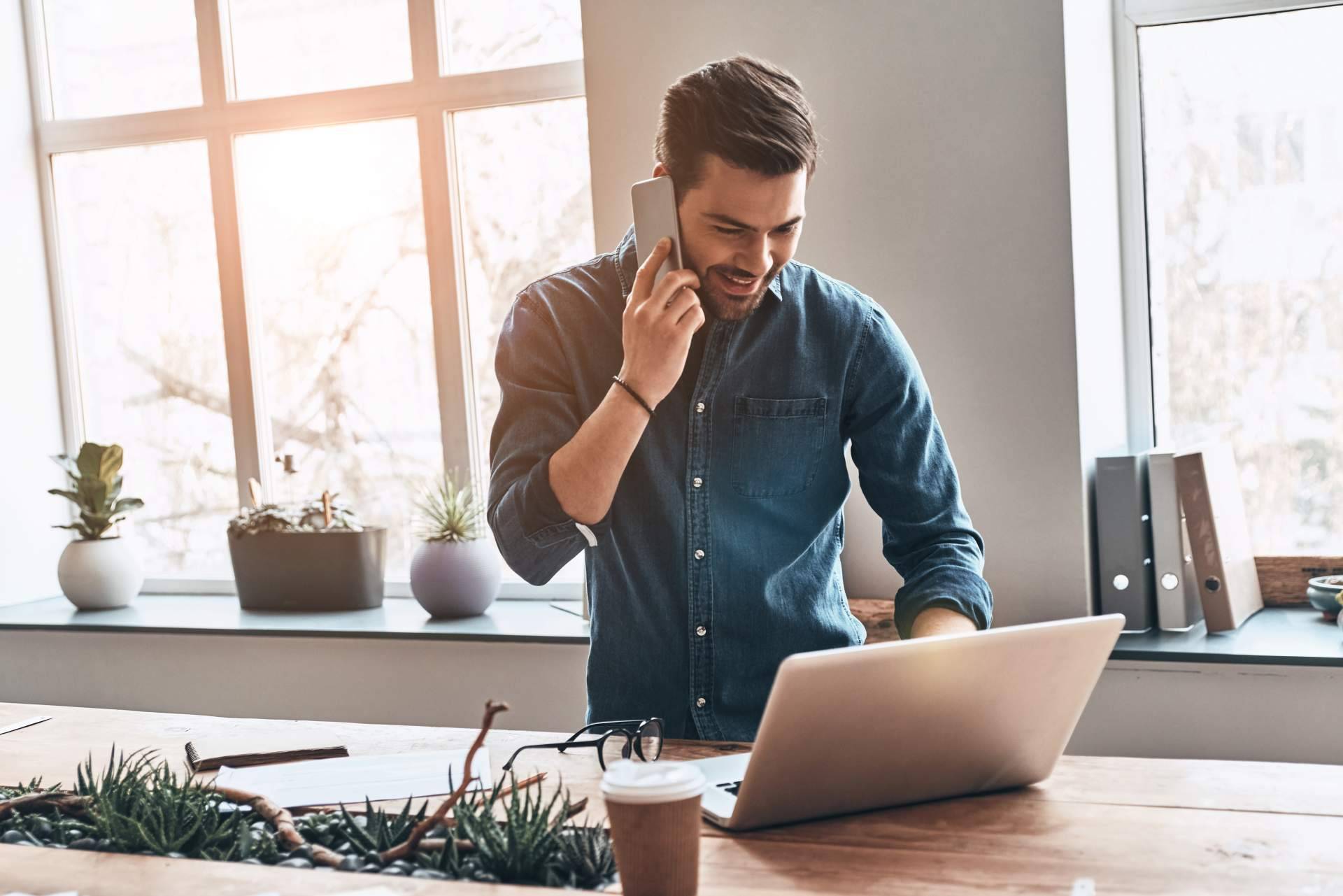 En qué consiste la estrategia de venta de MercApp apoyada en WhatsApp