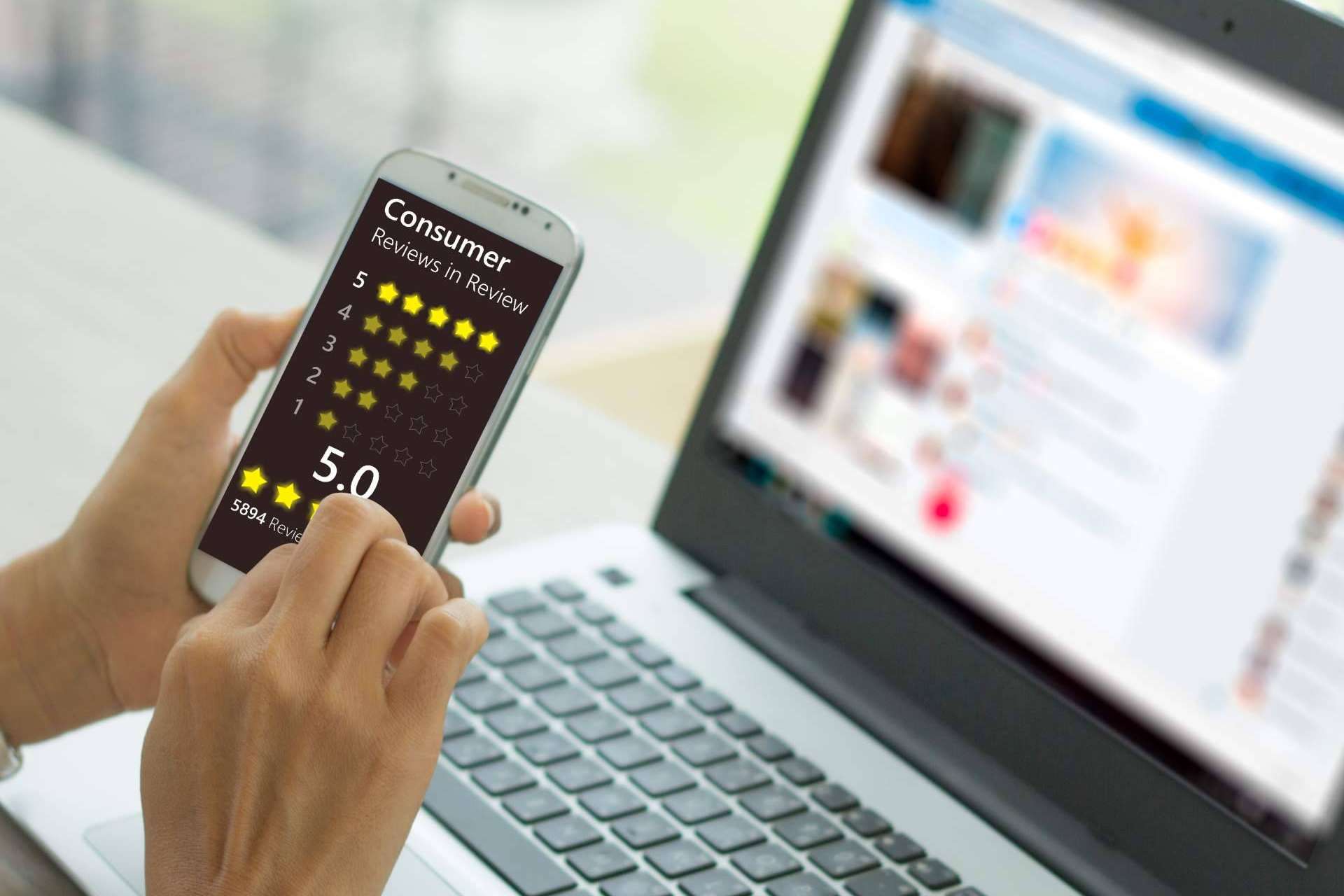 Antes de comprar, ¿dónde verifican los clientes si una empresa es fiable?