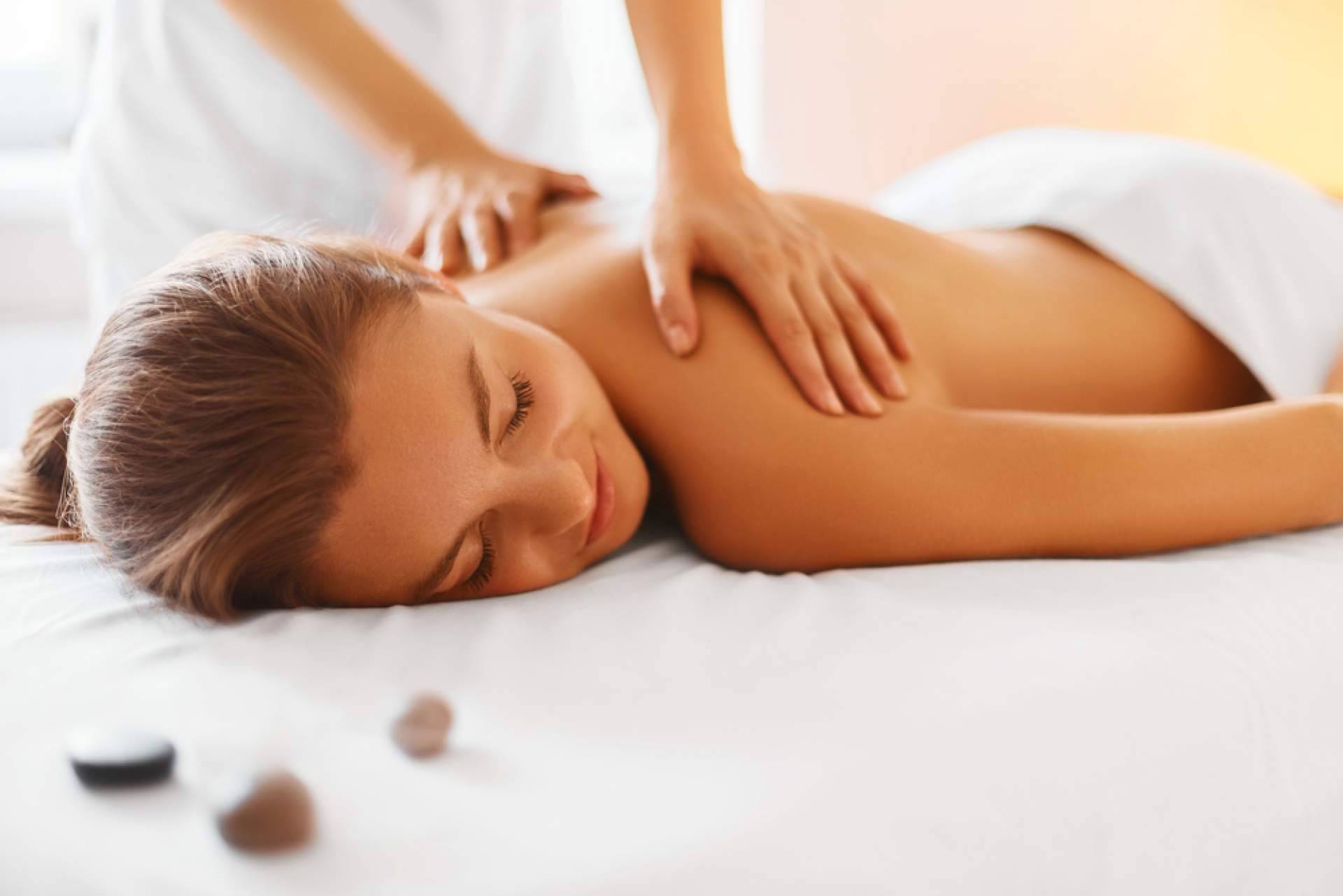Los masajes en Tarragona de Massagium Wellness permiten lograr un equilibrio energético general
