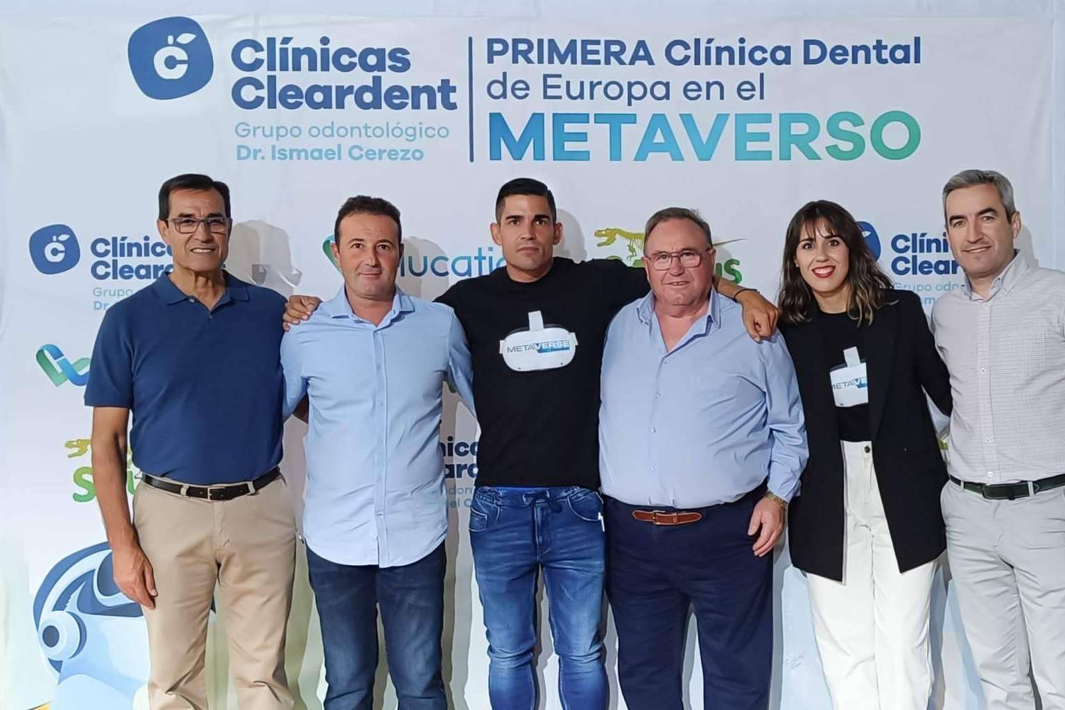 ¿Qué servicios ofrece el grupo clínico odontológico Cleardent Metaverse?