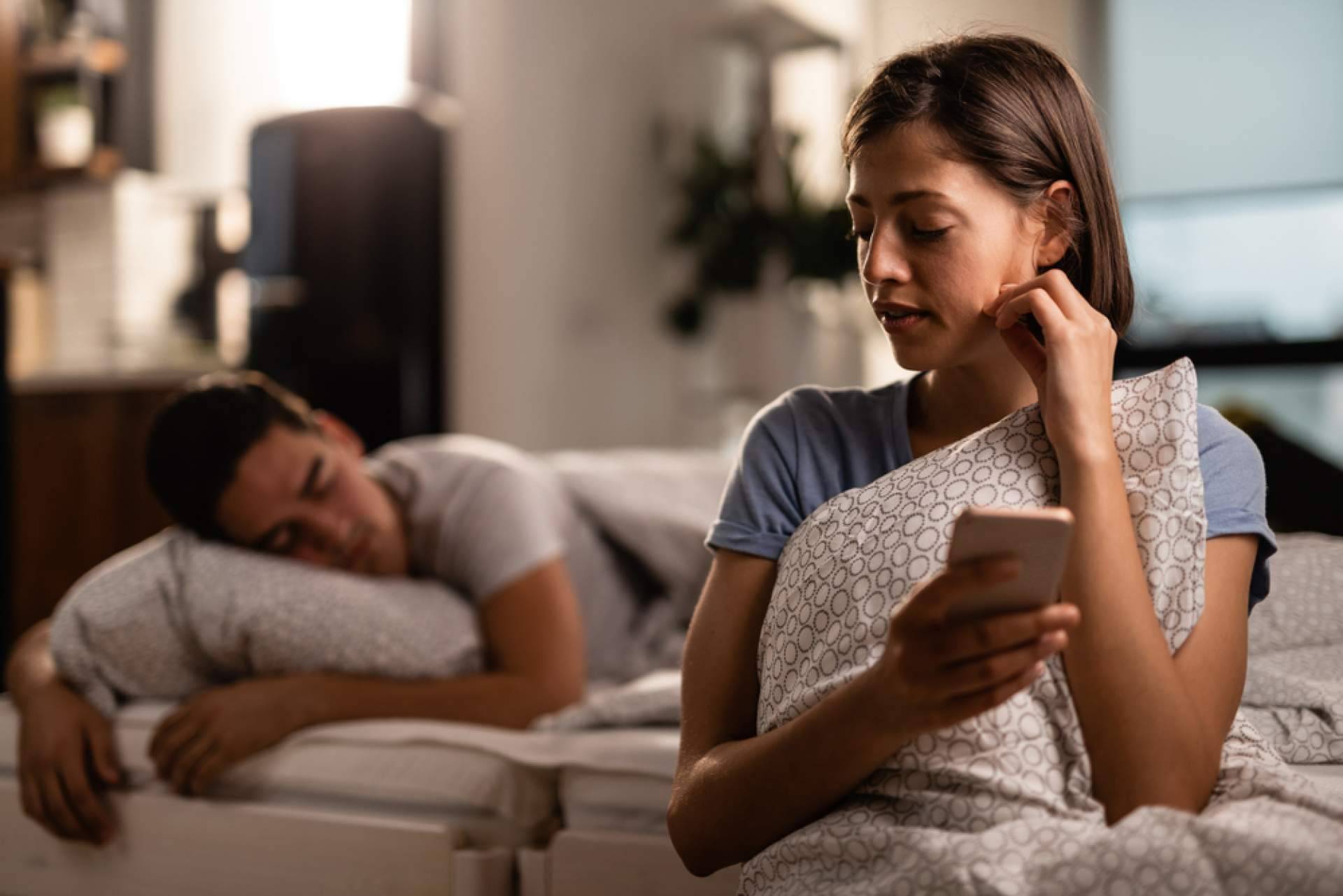 ¿Cómo activar el micrófono de otro móvil a distancia utilizando SPYPHONE?