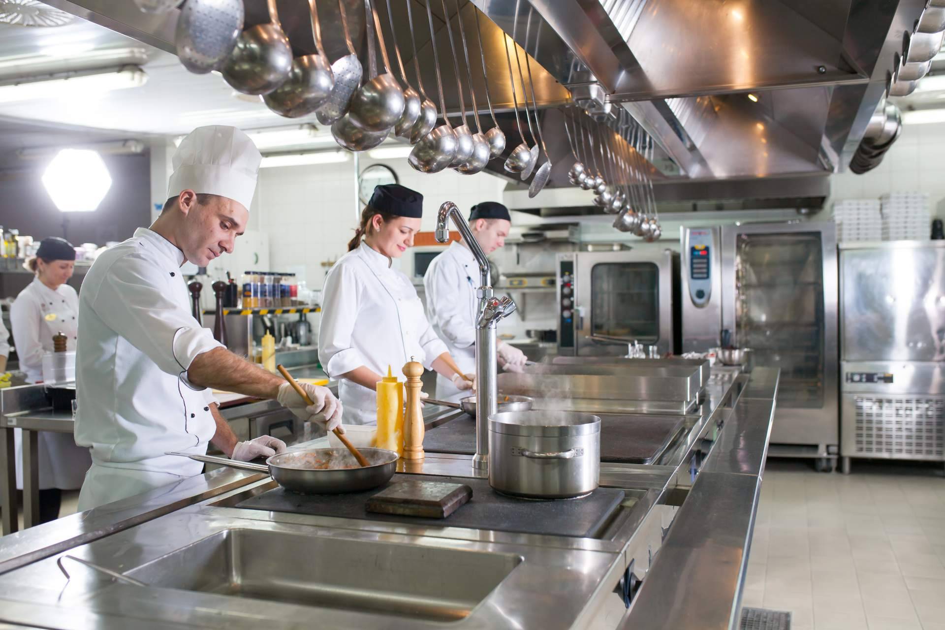 Auxihostelería y su amplia gama de cocinas industriales
