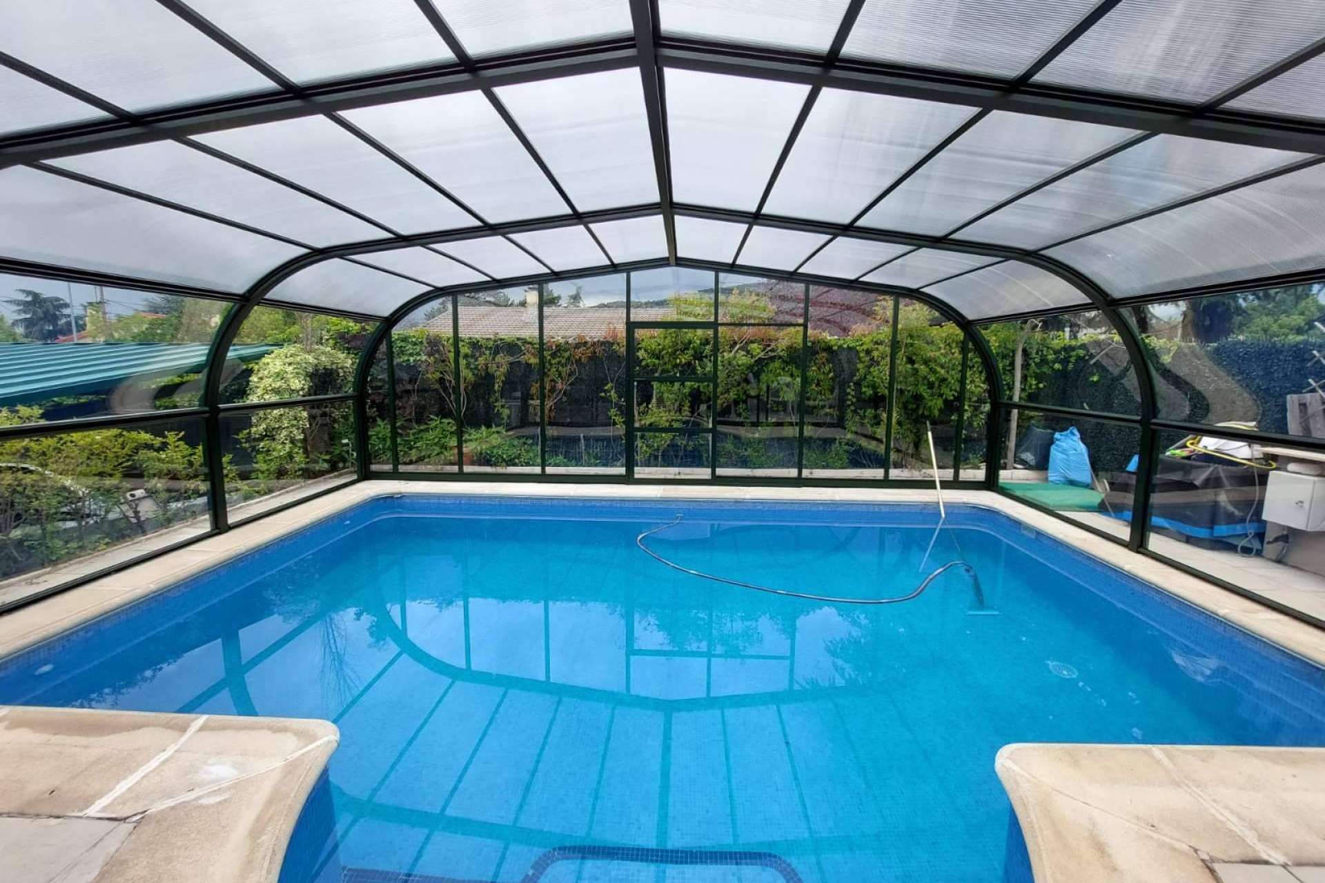 Comprar excelentes cubiertas para piscinas enterradas con el catálogo de COVERTTO