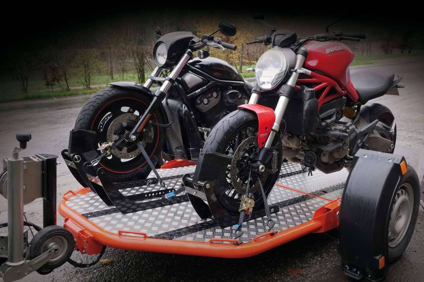 Los remolques de moto abatibles y plegables revolucionan la movilidad