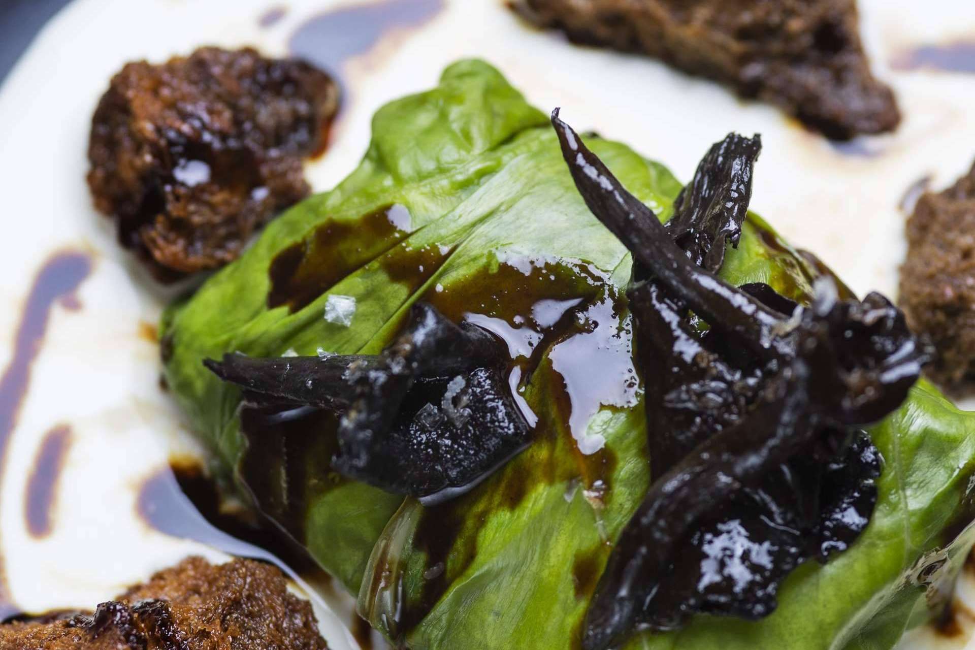 Saborear tapas en Barcelona en Season Restaurante, un restaurante de alto nivel