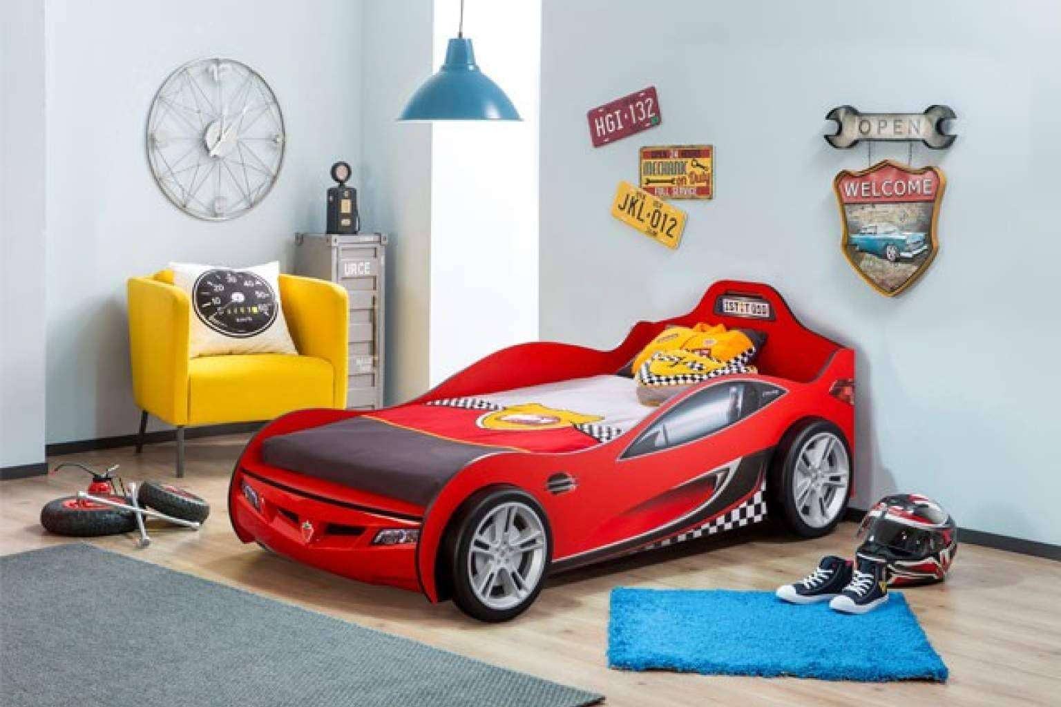 ¿Dónde encontrar una cama infantil en forma de coche de carreras? Cilek