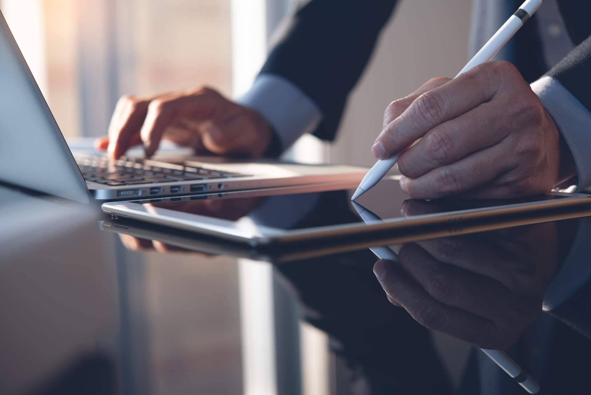 Firmas digitales válidas por SMS y e-mail con AVIVA VOICE