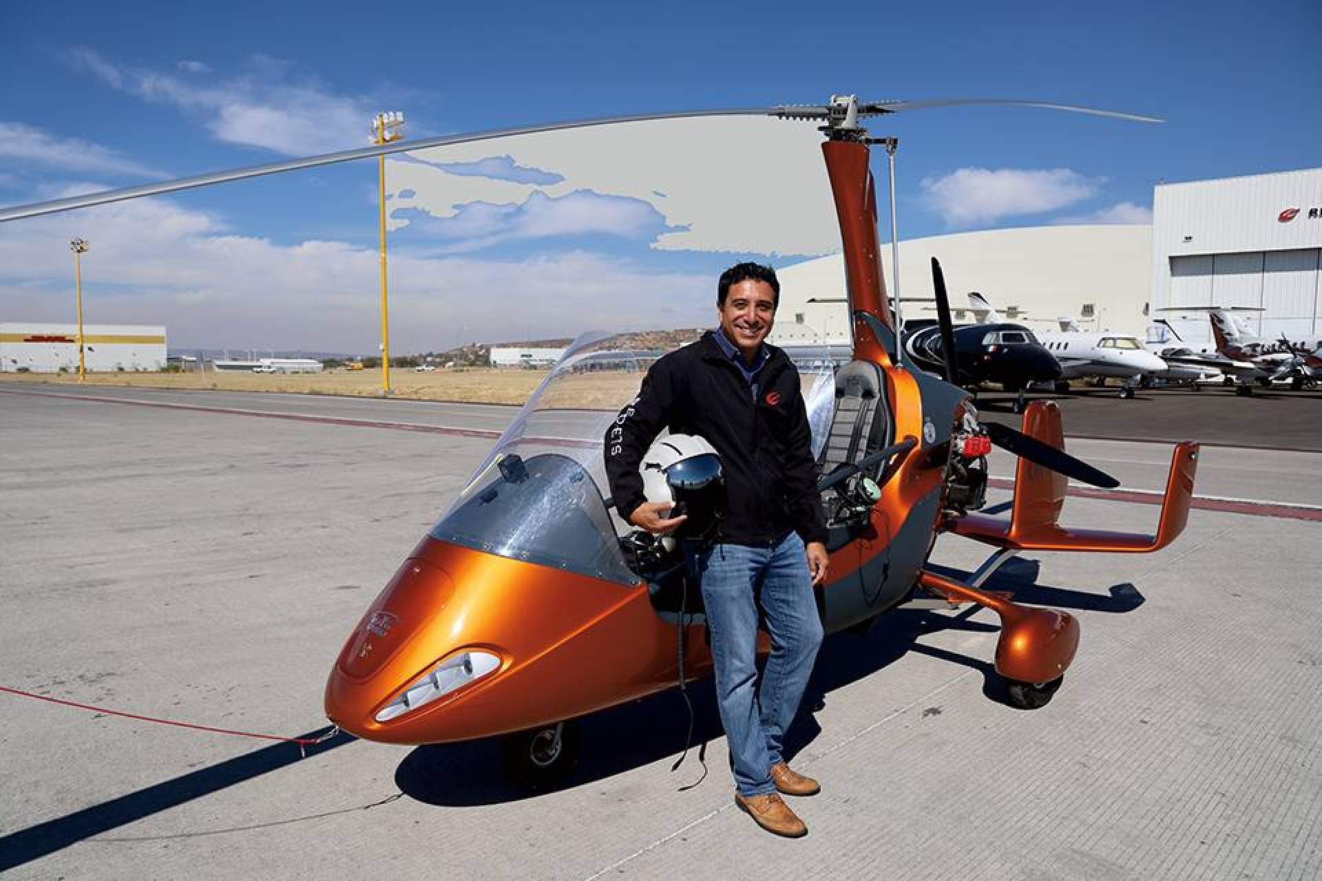 El Capitán Bernardo Moreno León narra la historia de la aviación civil en México