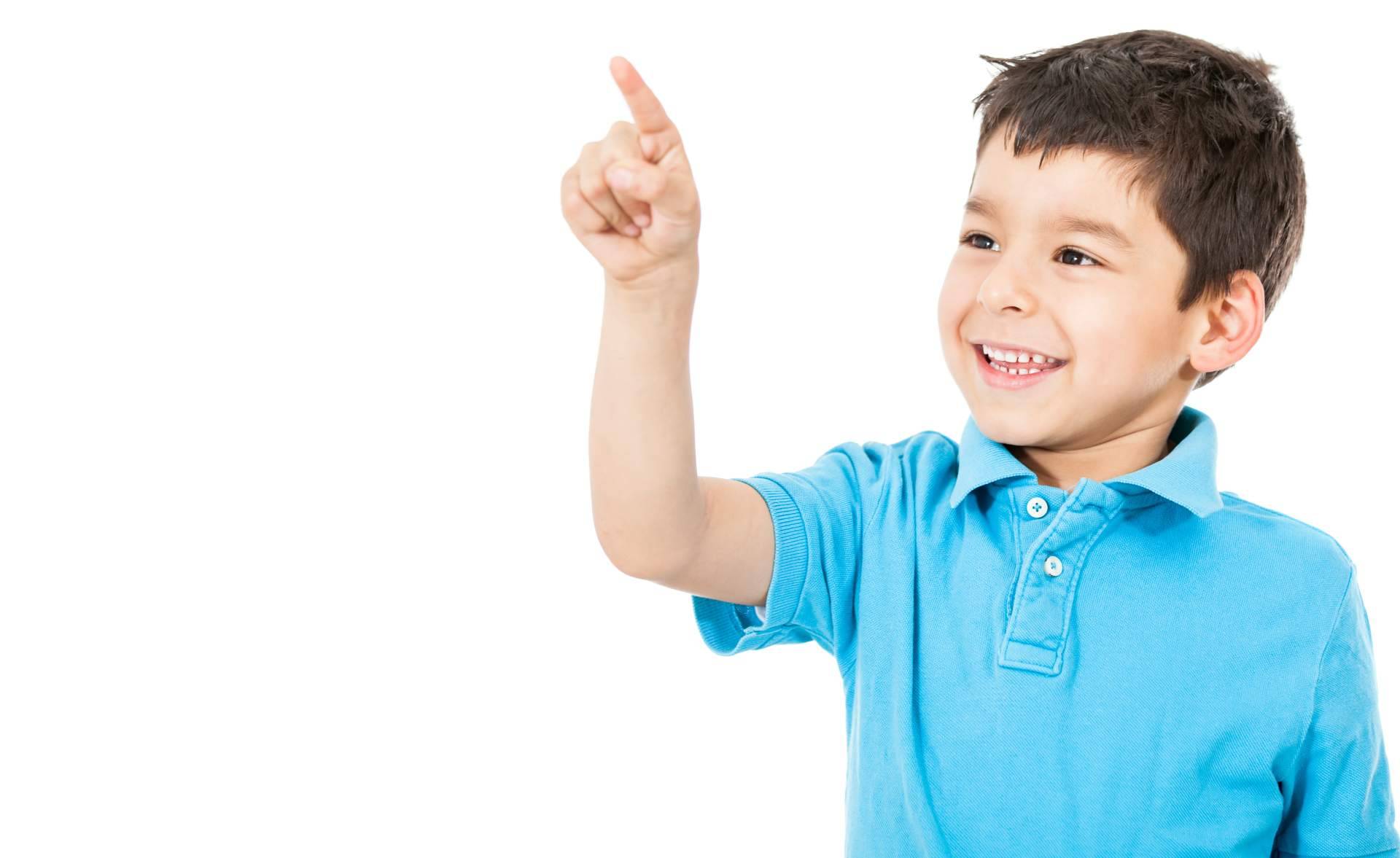 Desarrollar las habilidades que los niños necesitan para leer, escribir y deletrear con el juego de palabras de Deletreados