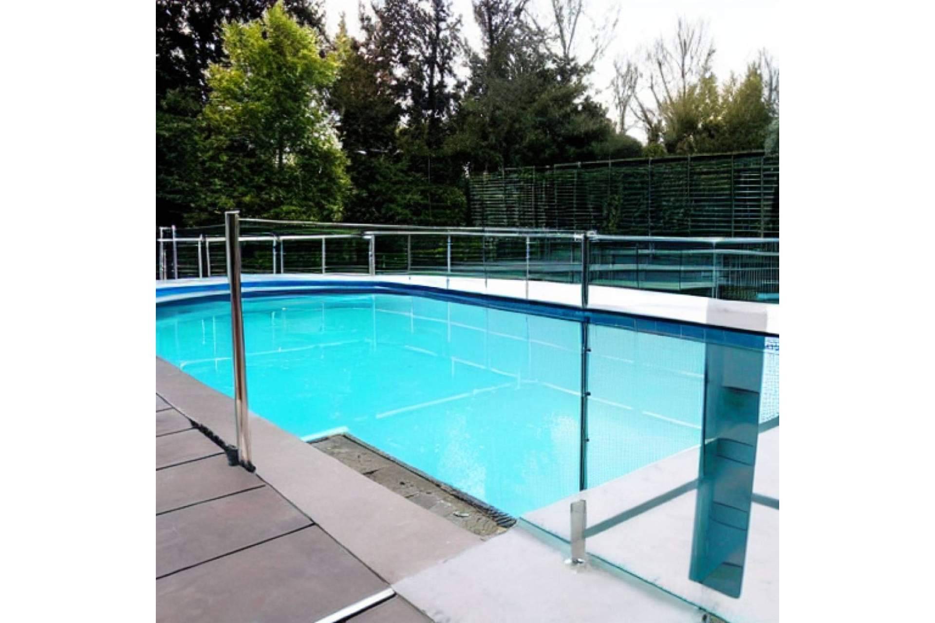 Las vallas de piscina son imprescindibles para los miembros del hogar y su seguridad, por Barmet