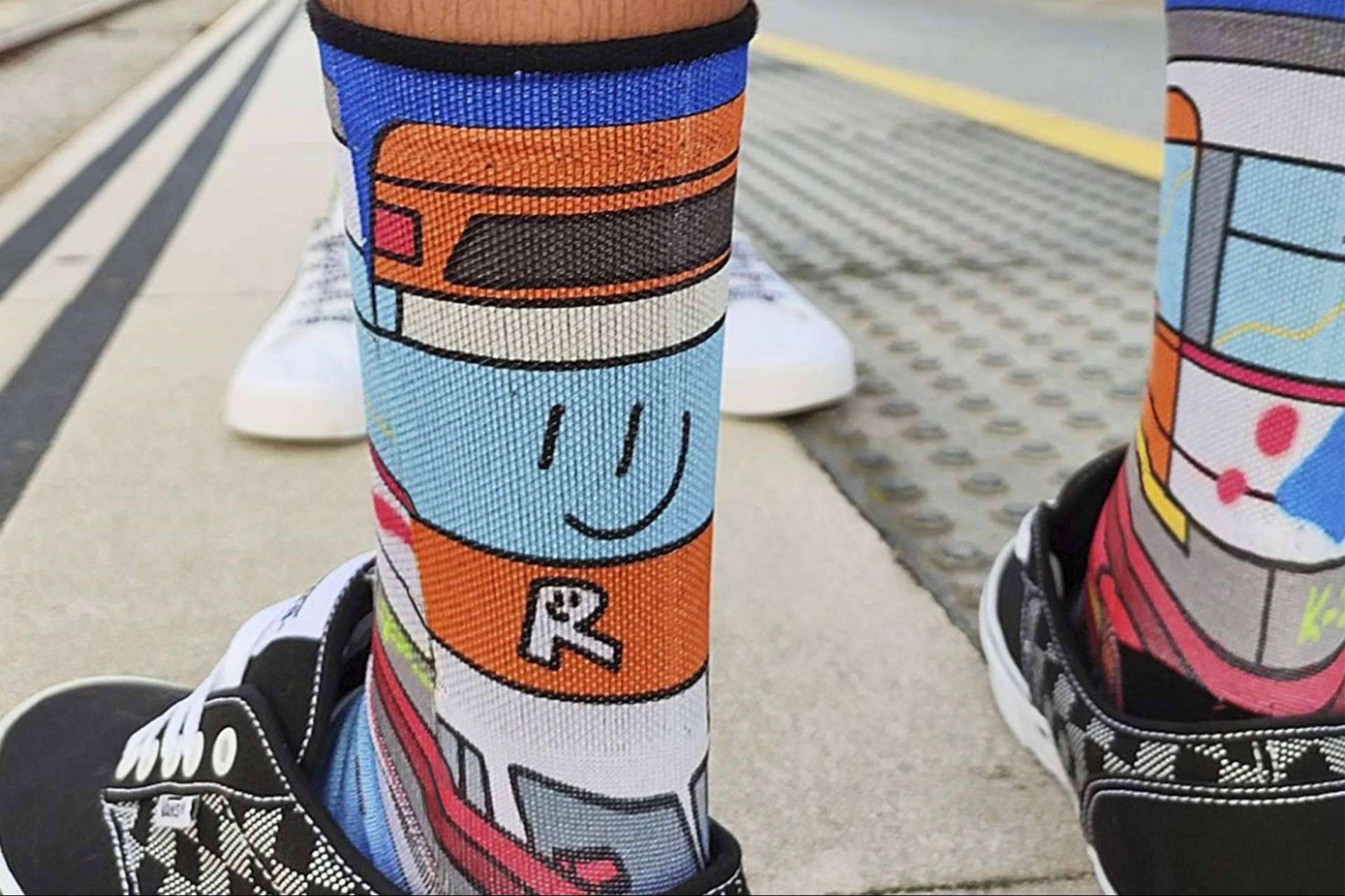 Crear calcetines tie dye únicos, con ISOKISI