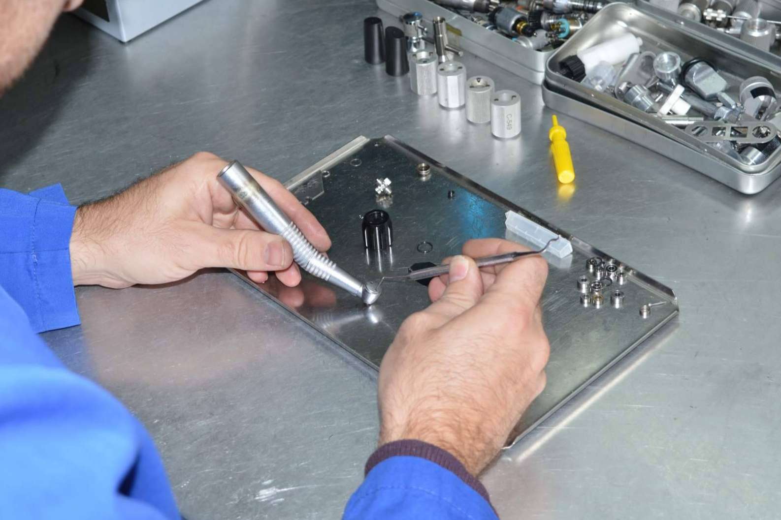 Servicios de reparación de rotatorios e instrumentos de clínica dental de la mano de RD Express