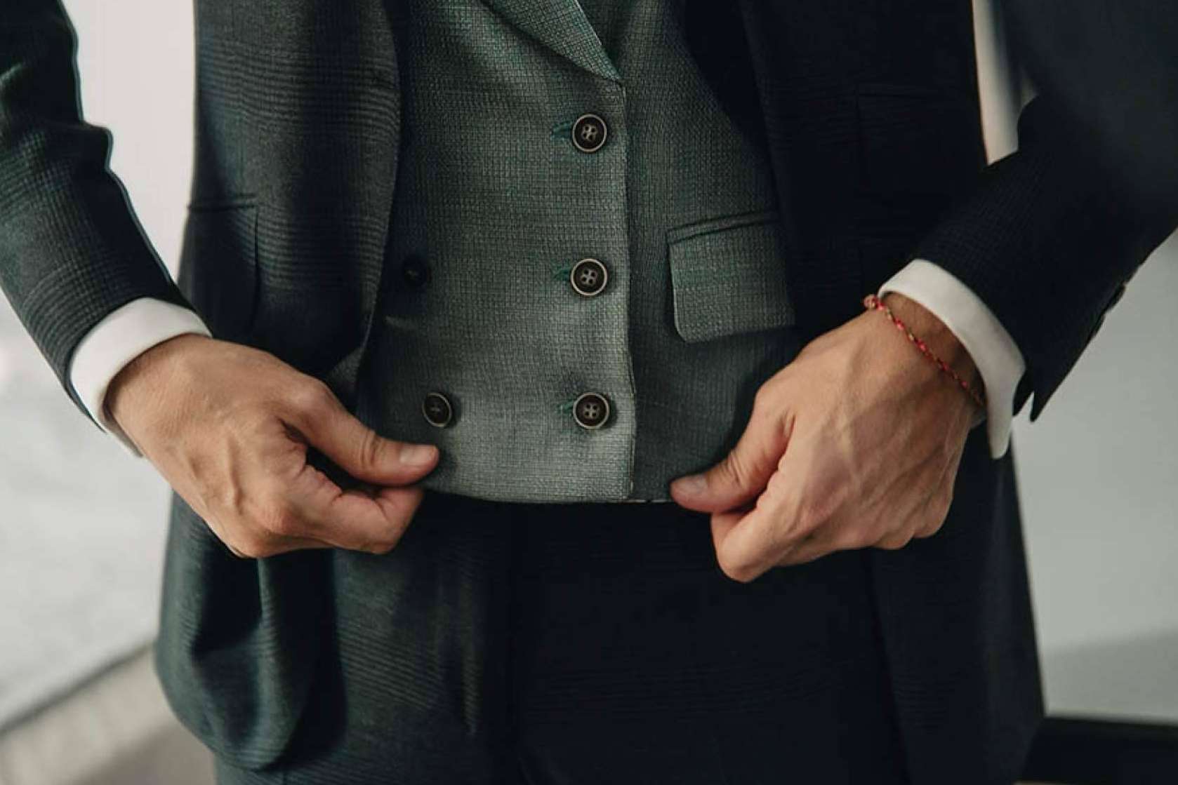 ¿Dónde encontrar trajes y chaqués para novios personalizados y a medida? Pugil Store