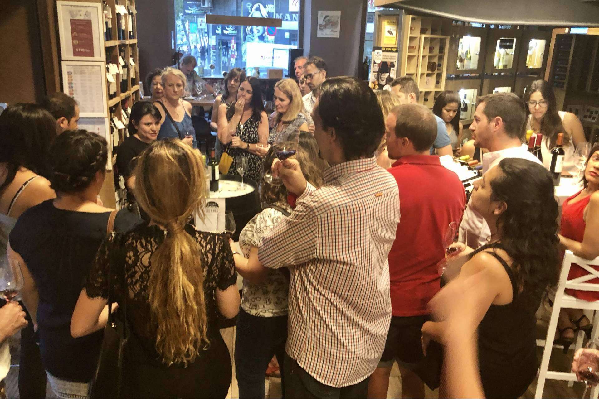 Vinopremier destaca por su servicio experiencial con las catas de vino, cervezas y destilados