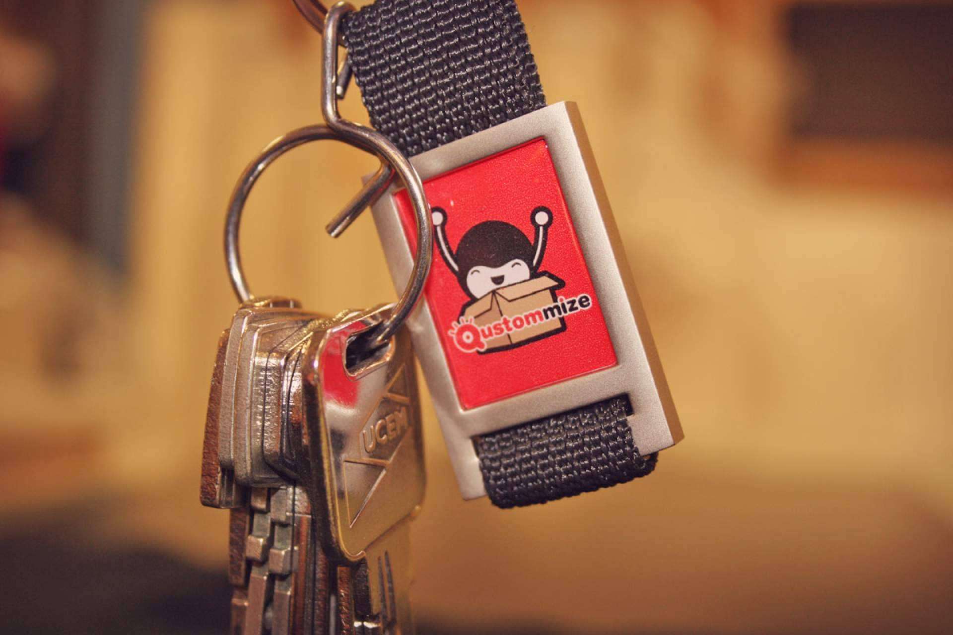 Creación online de chapas, imanes y adhesivos personalizados de la mano de Qustommize