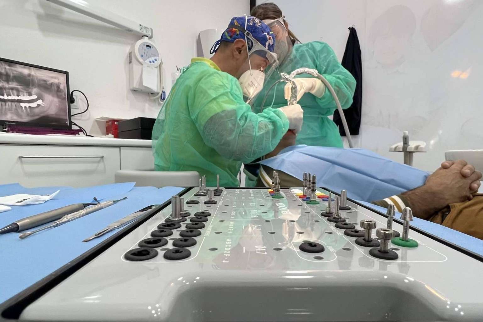 Tratamientos de implantes dentales, la especialidad de Dental Legrand