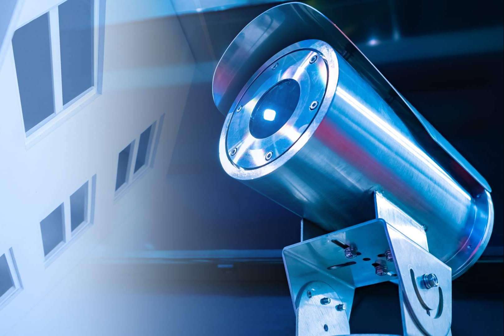 Instalar cámaras de seguridad es una buena alternativa para mantener los espacios vigilados