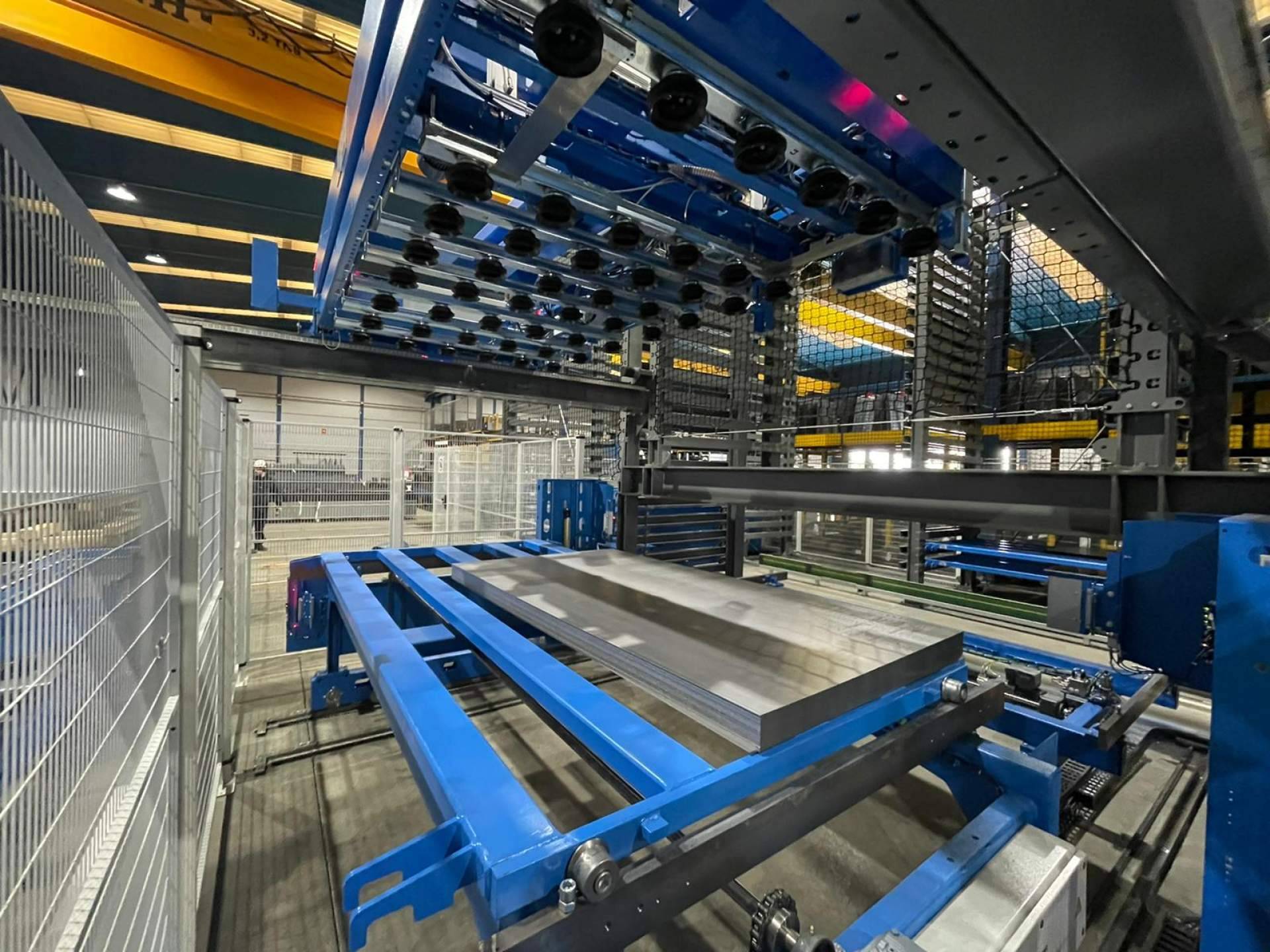 Tubos París y su nuevo robot logístico para aumentar la variedad de productos y la capacidad de almacenaje