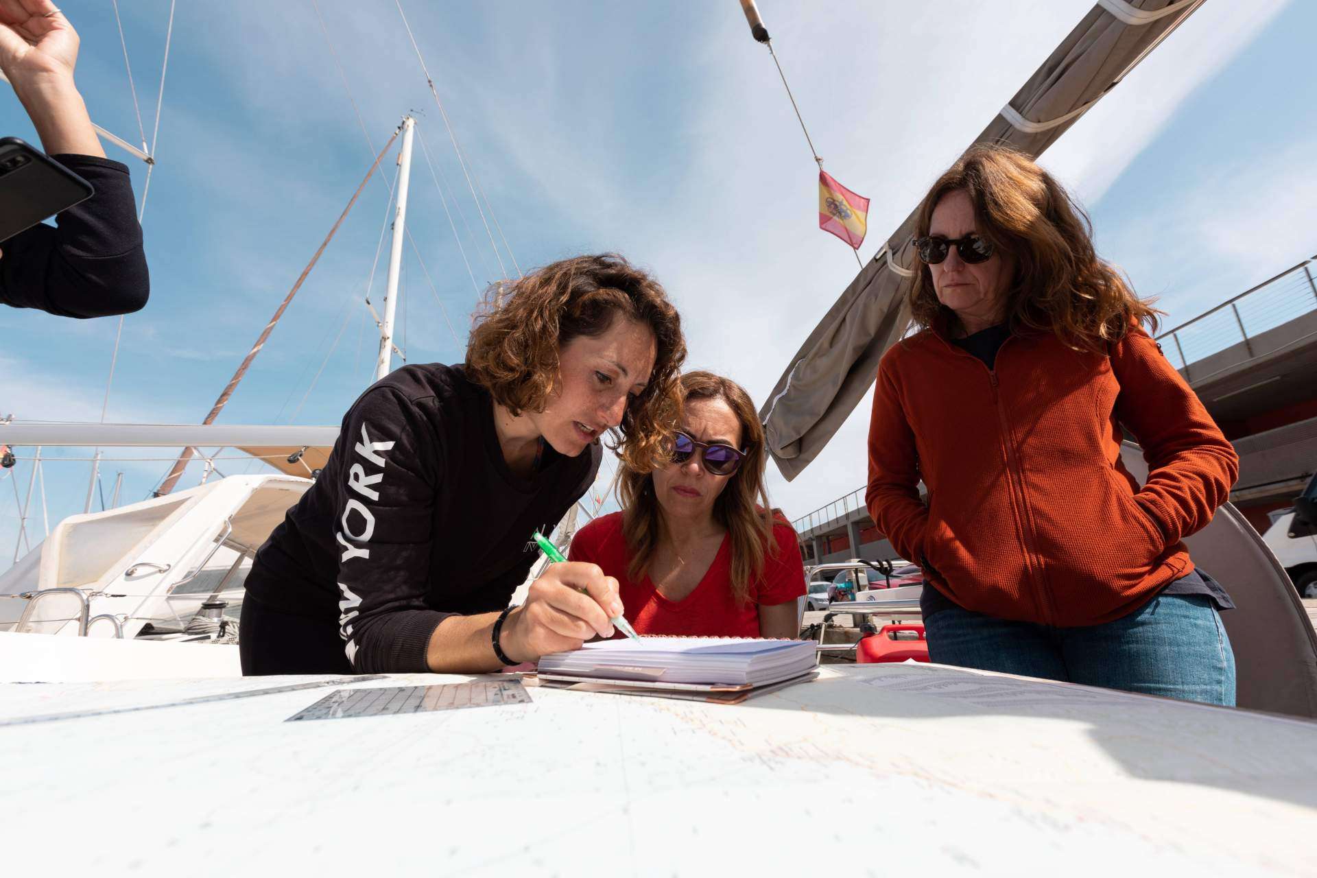 Alamar Sailing explica qué se necesita para navegar a vela un barco moderno