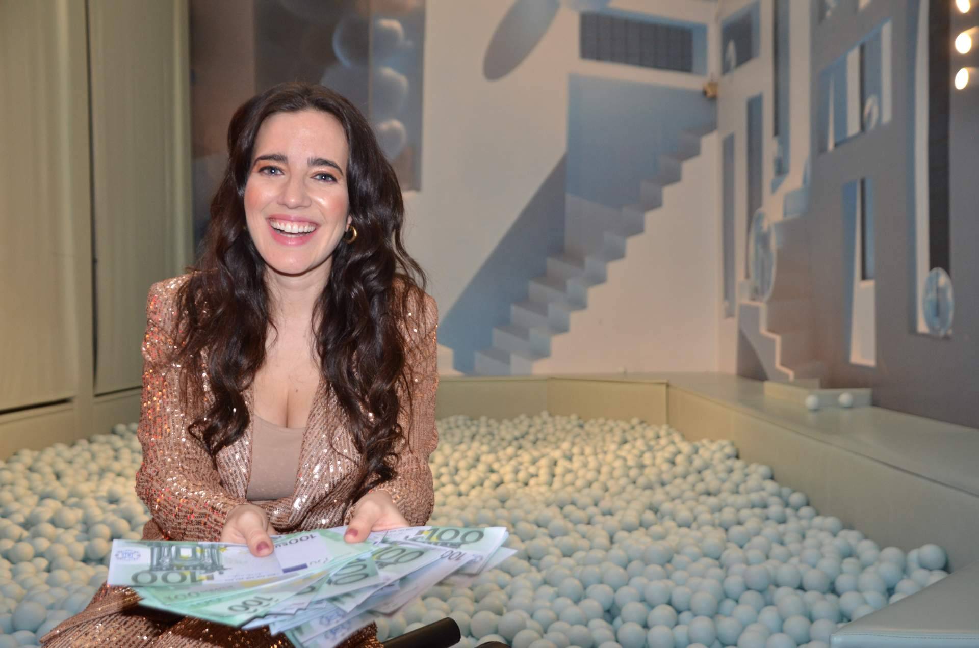 Las mujeres pueden transformar su relación con el dinero a través de un programa de referencia en español