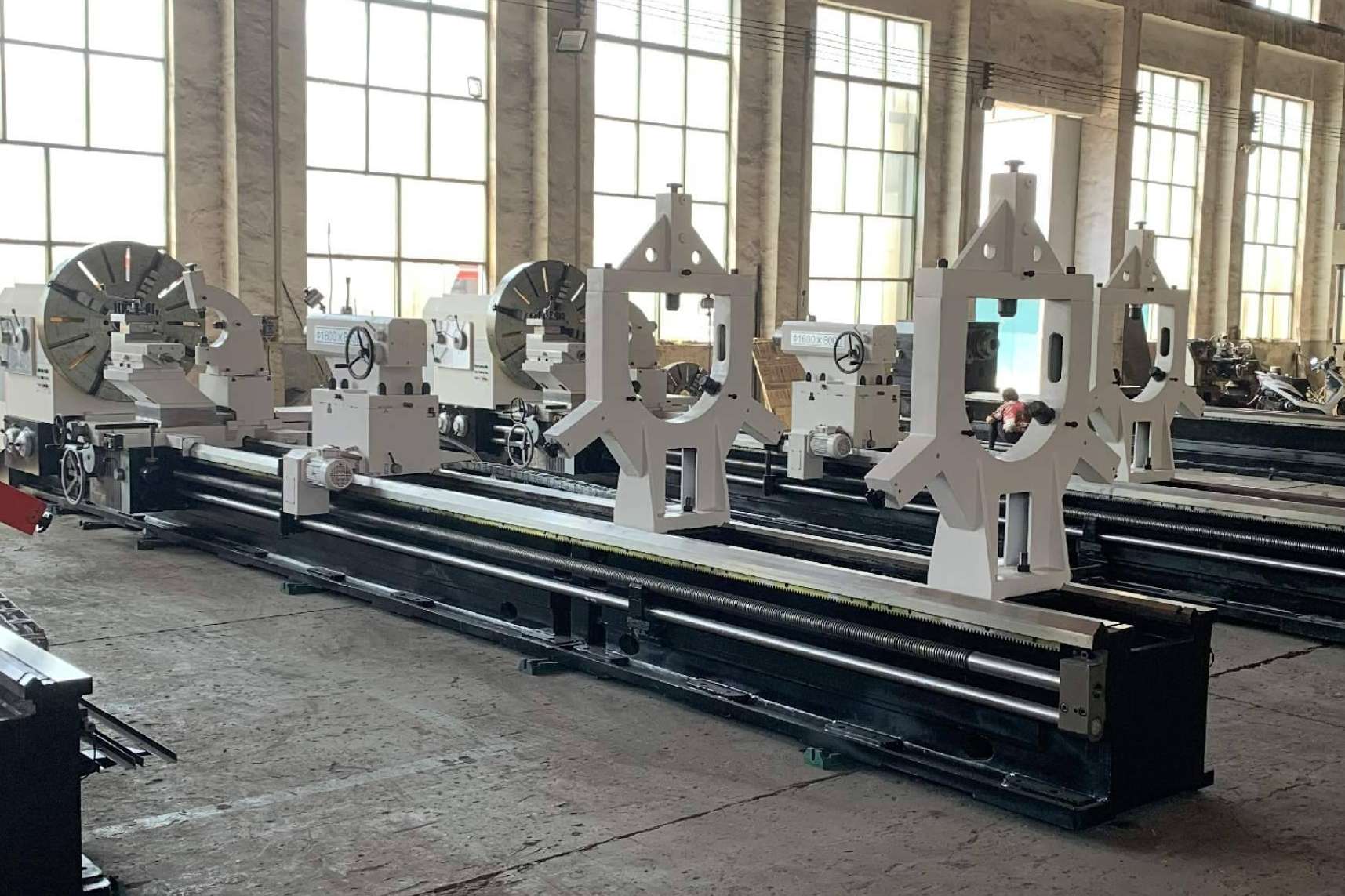 Los beneficios del suministro y puesta en marcha de la máquina torno horizontal con Abadecom