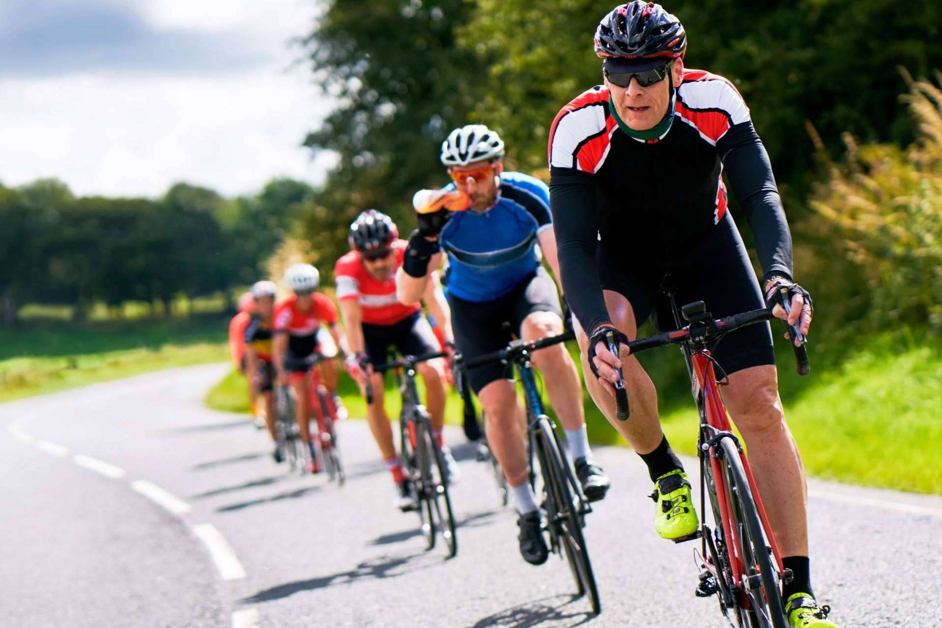 ¿Cuál es la importancia de las vitaminas Hammer en deportes como ciclismo y running?