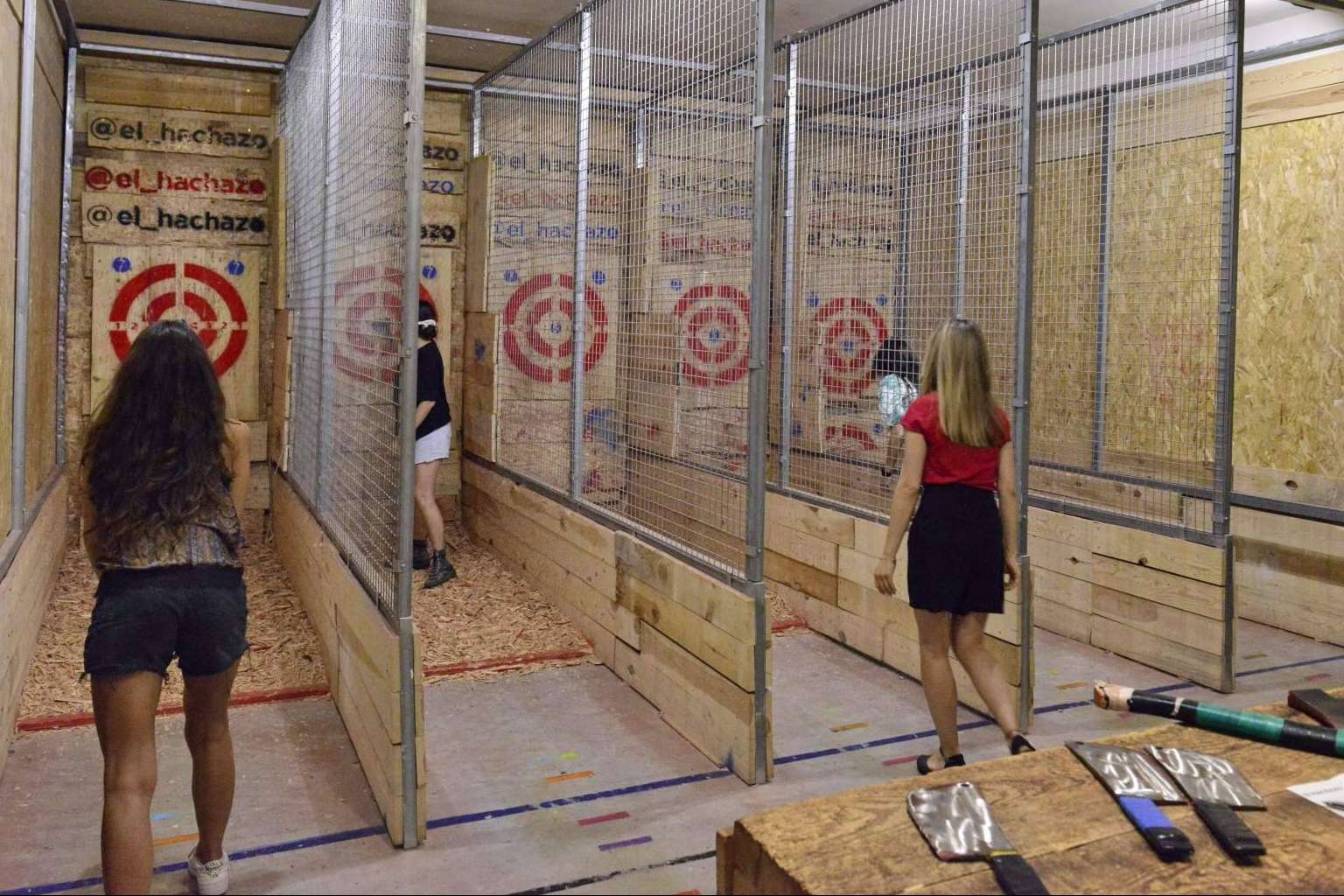 Abre en Las Rozas, Madrid un nuevo local de lanzamiento de hachas de El Hachazo