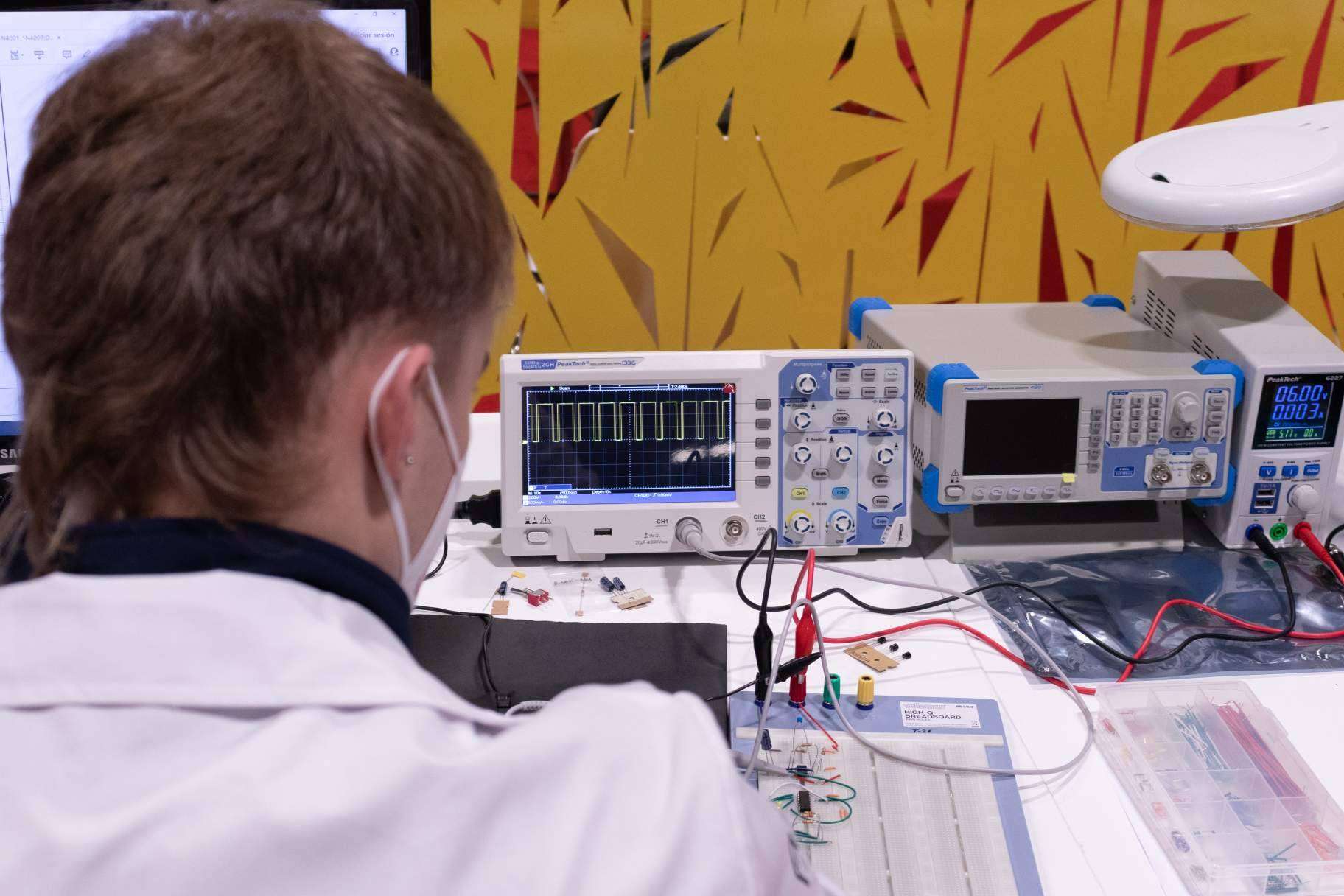La marca PeakTech patrocina las competiciones de los skills de FP en España