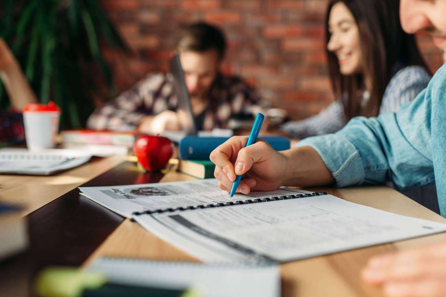 Instituto de Estudios y Empleo es una consultoría de educación reconocida en España y Latinoamérica