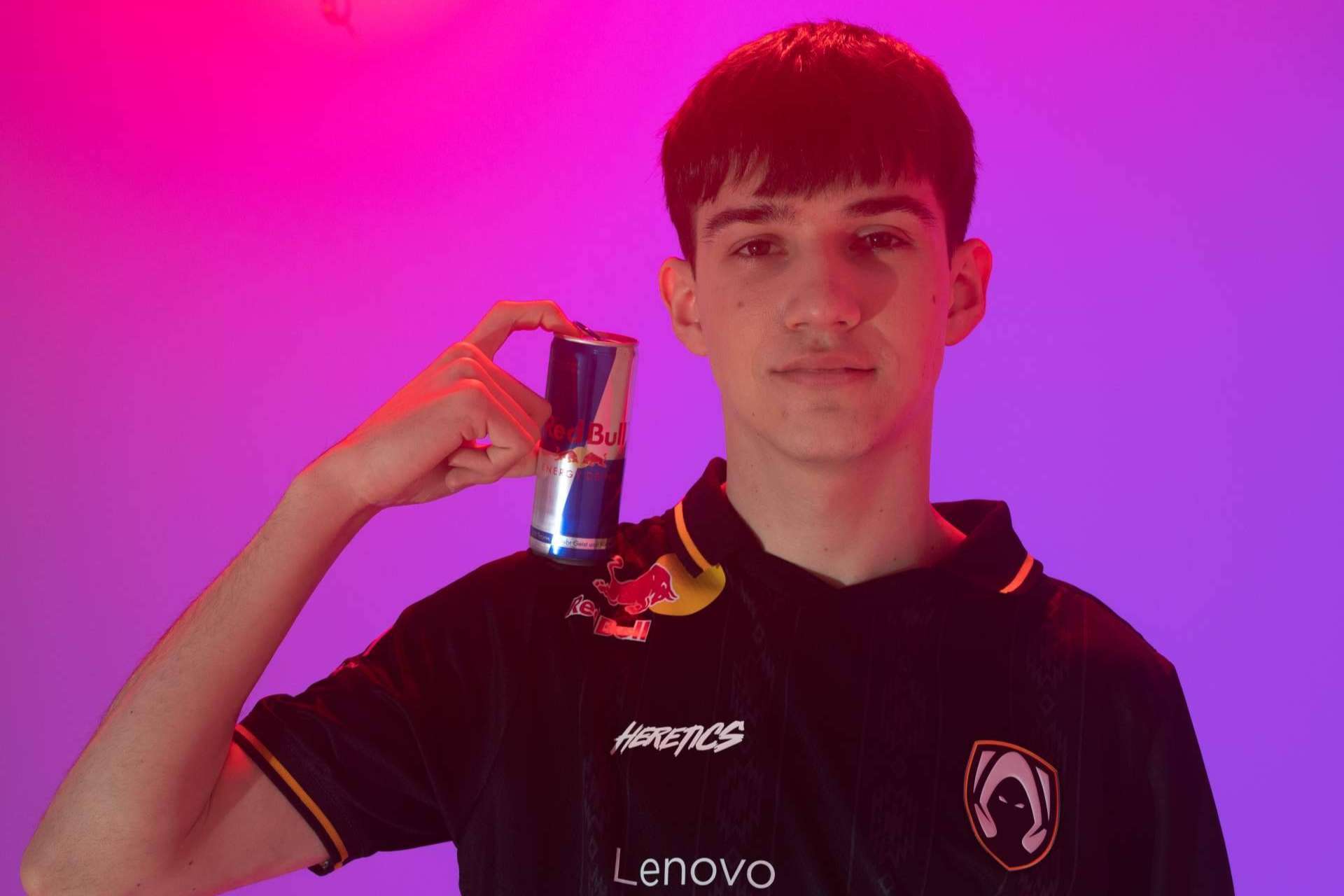 Red Bull se une a Team Heretics