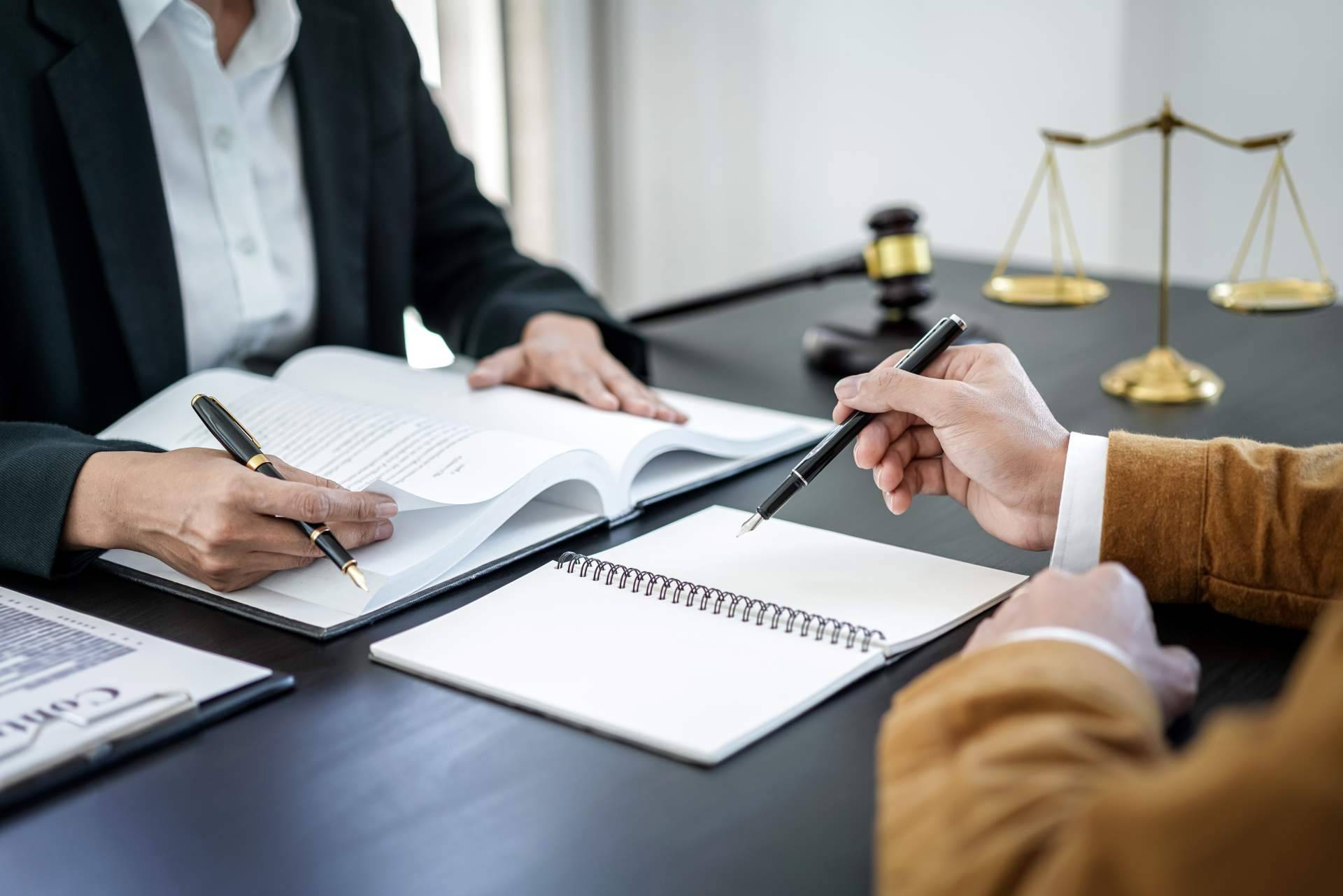 La importancia de asesorarse con abogados en trámites de herencias