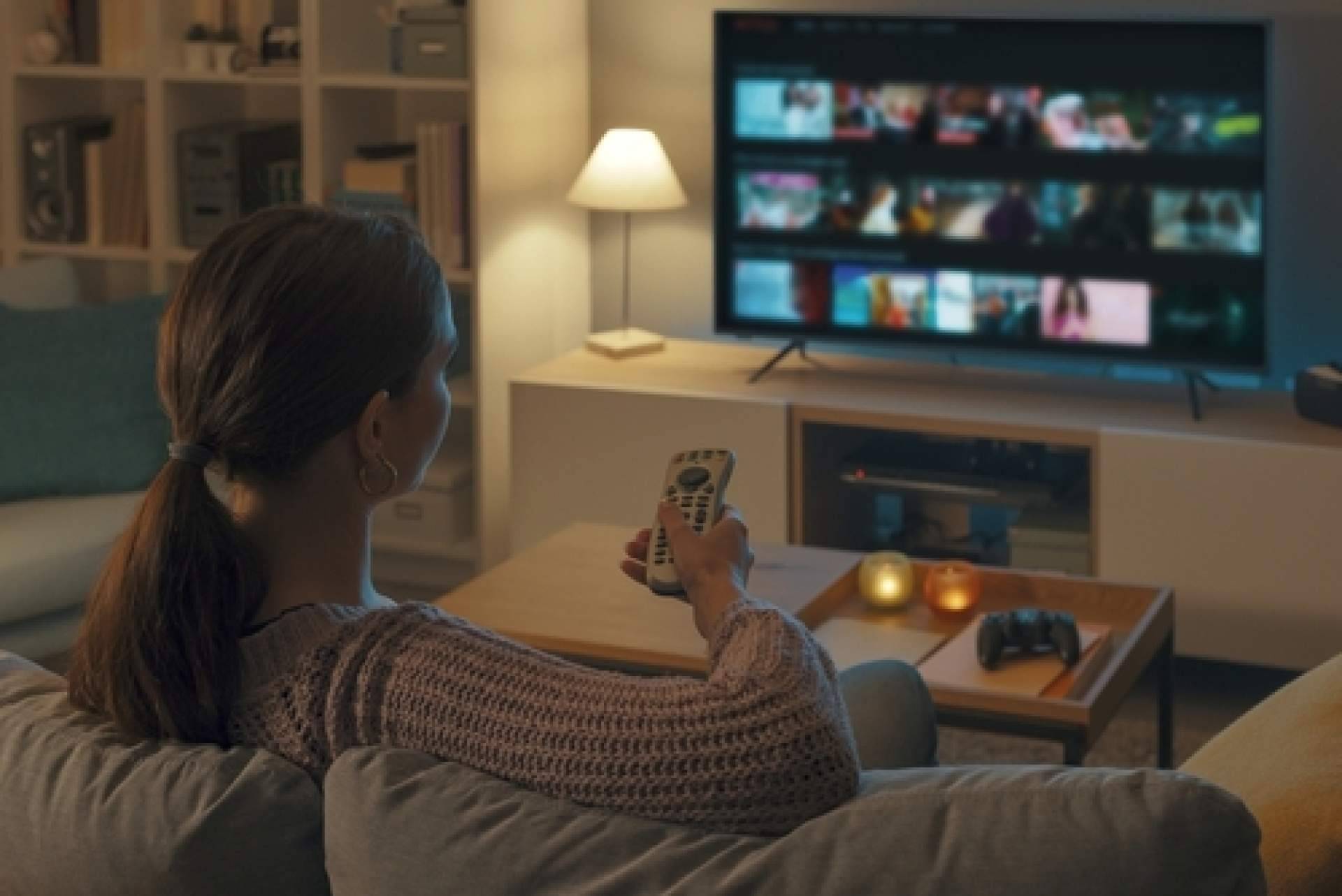 Lanzamiento de la nueva serie C64 de televisores QLED de TCL