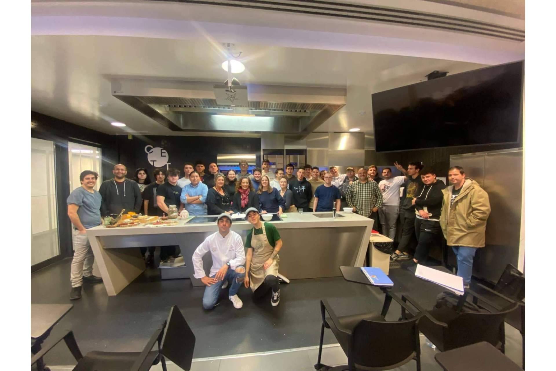 De la mano de los chefs Álvaro Sanz y Paco Alcahud, Eating in Ibiza promociona la gastronomía de Ibiza en 2 escuelas de hostelería reconocidas en ciudad condal