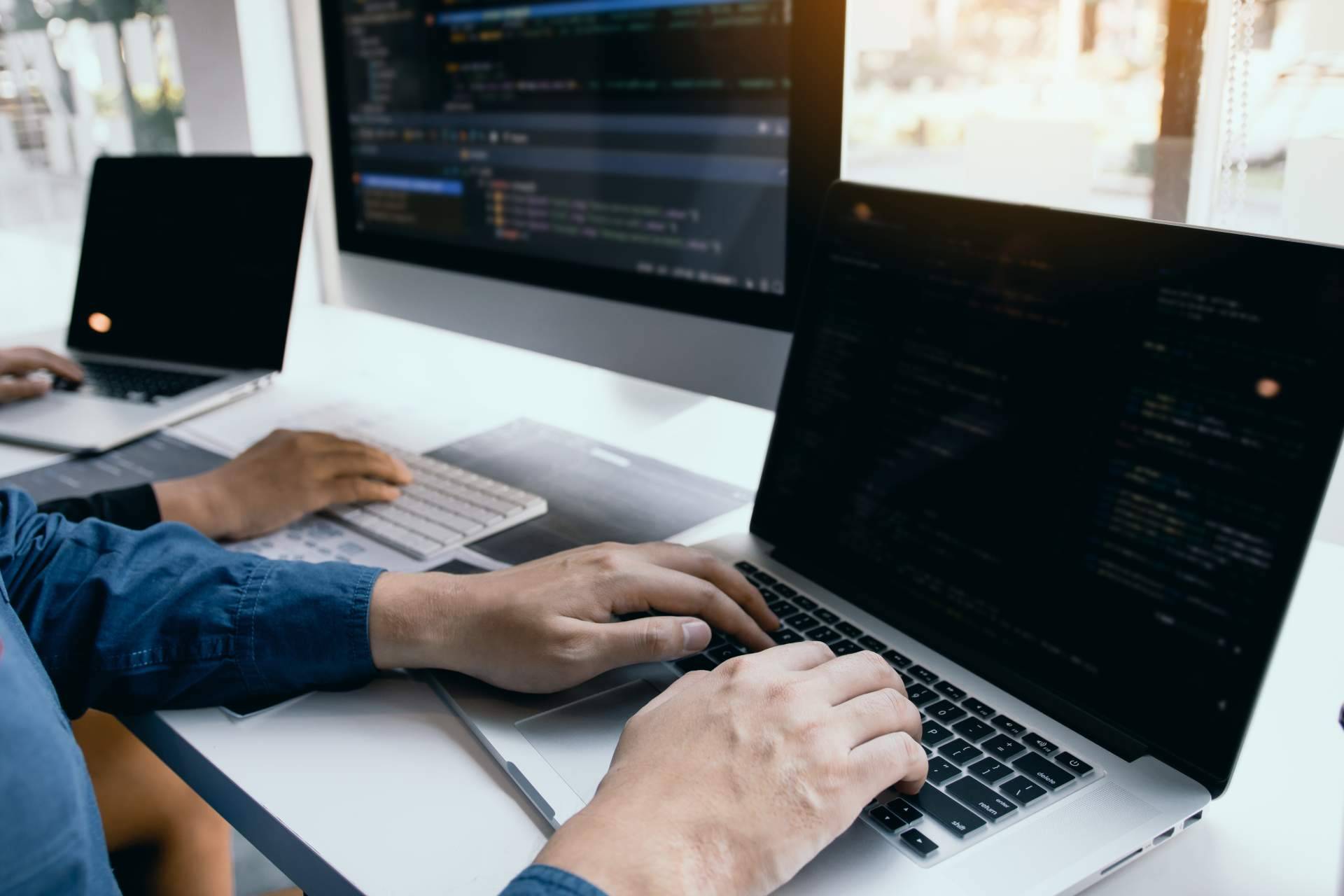 La importancia de realizar un mantenimiento web periódicamente, por Somos Peces Voladores