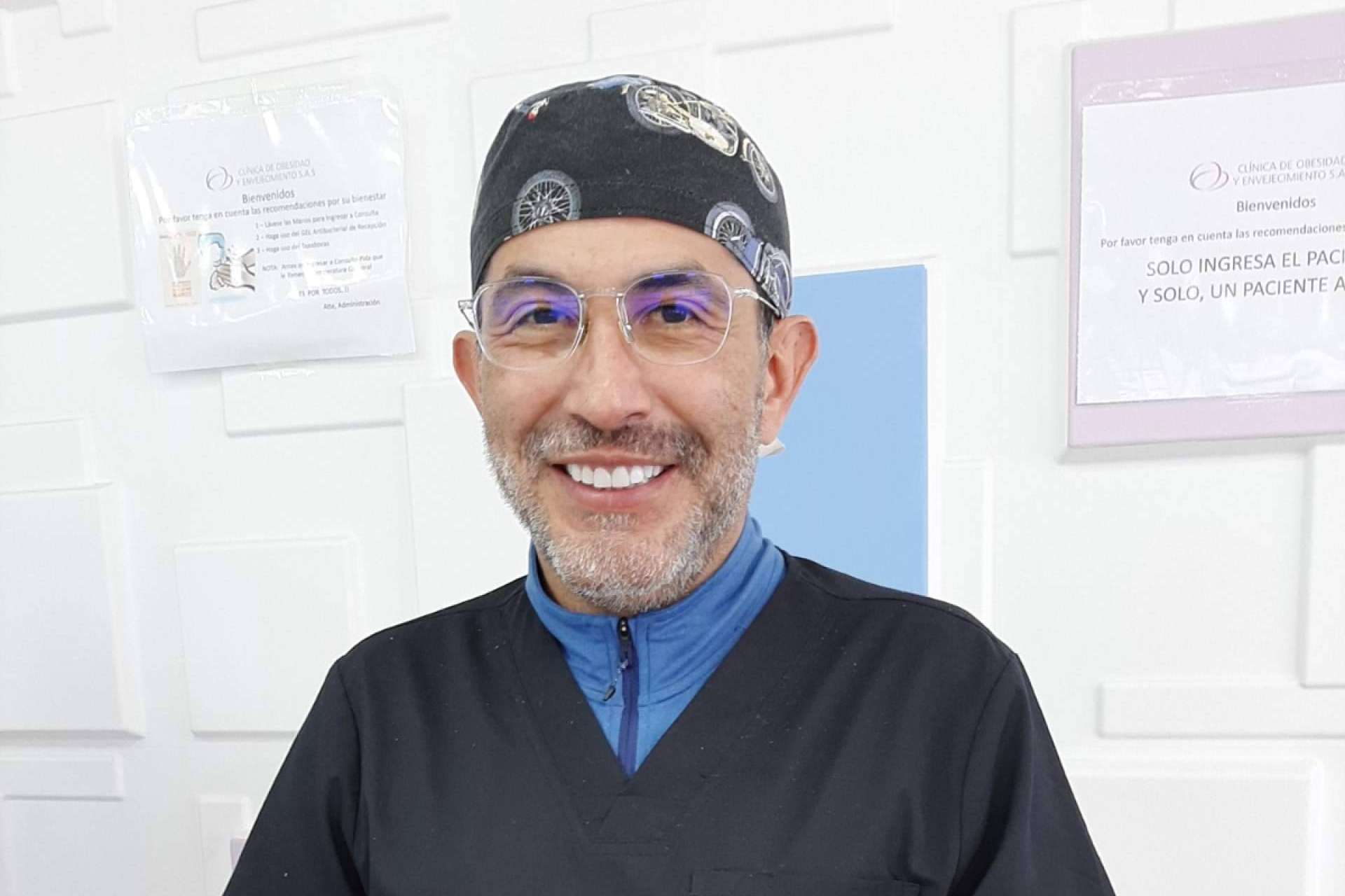Dr. Cubillos, fundador y director científico de la Clínica Obesidad y Envejecimiento de Bogotá