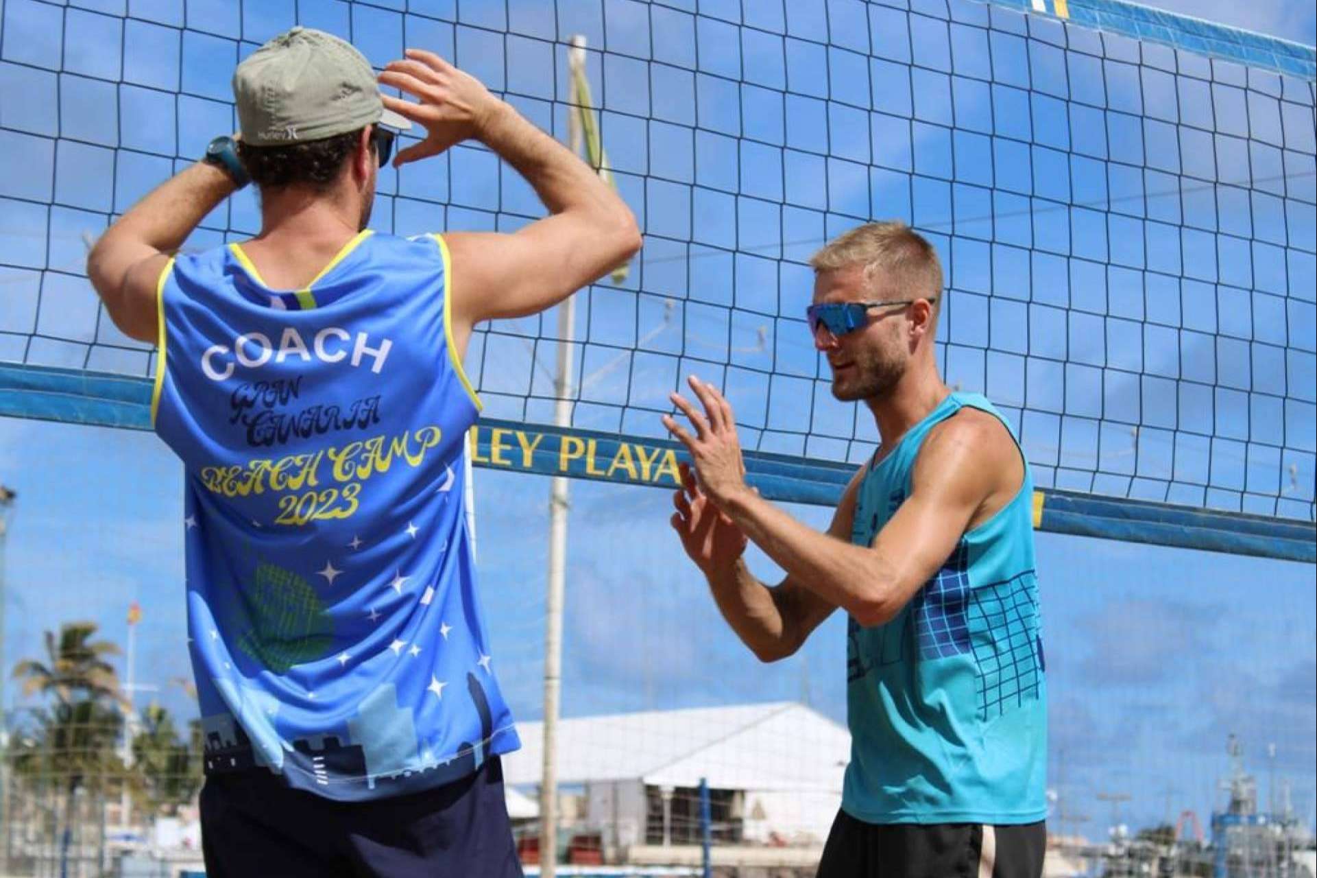 Club Voley Playa Net7 ofrece una amplia variedad de actividades y servicios para fomentar la práctica del vóley