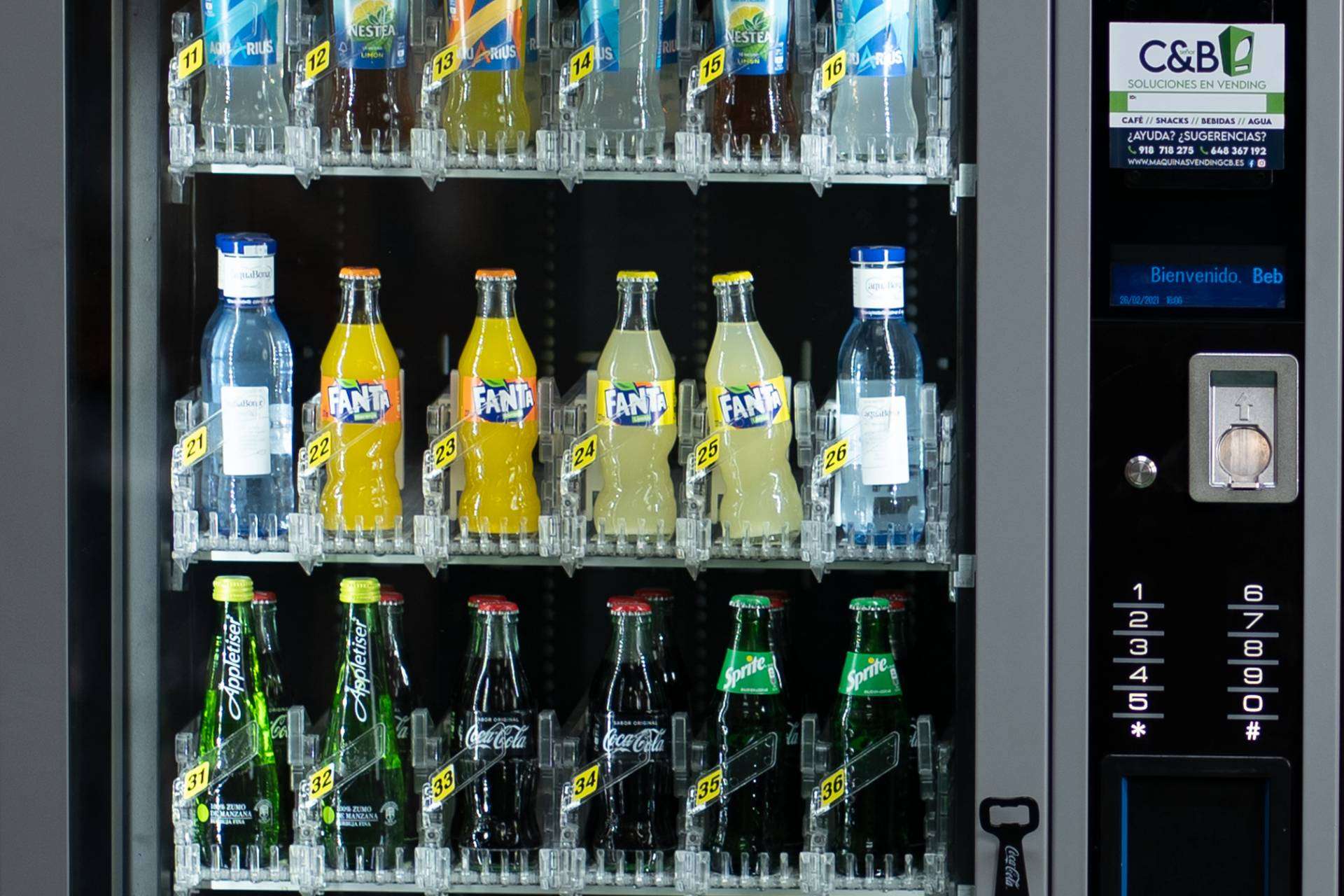 Las máquinas expendedoras de bebidas sostenibles de C&B Señor para negocios