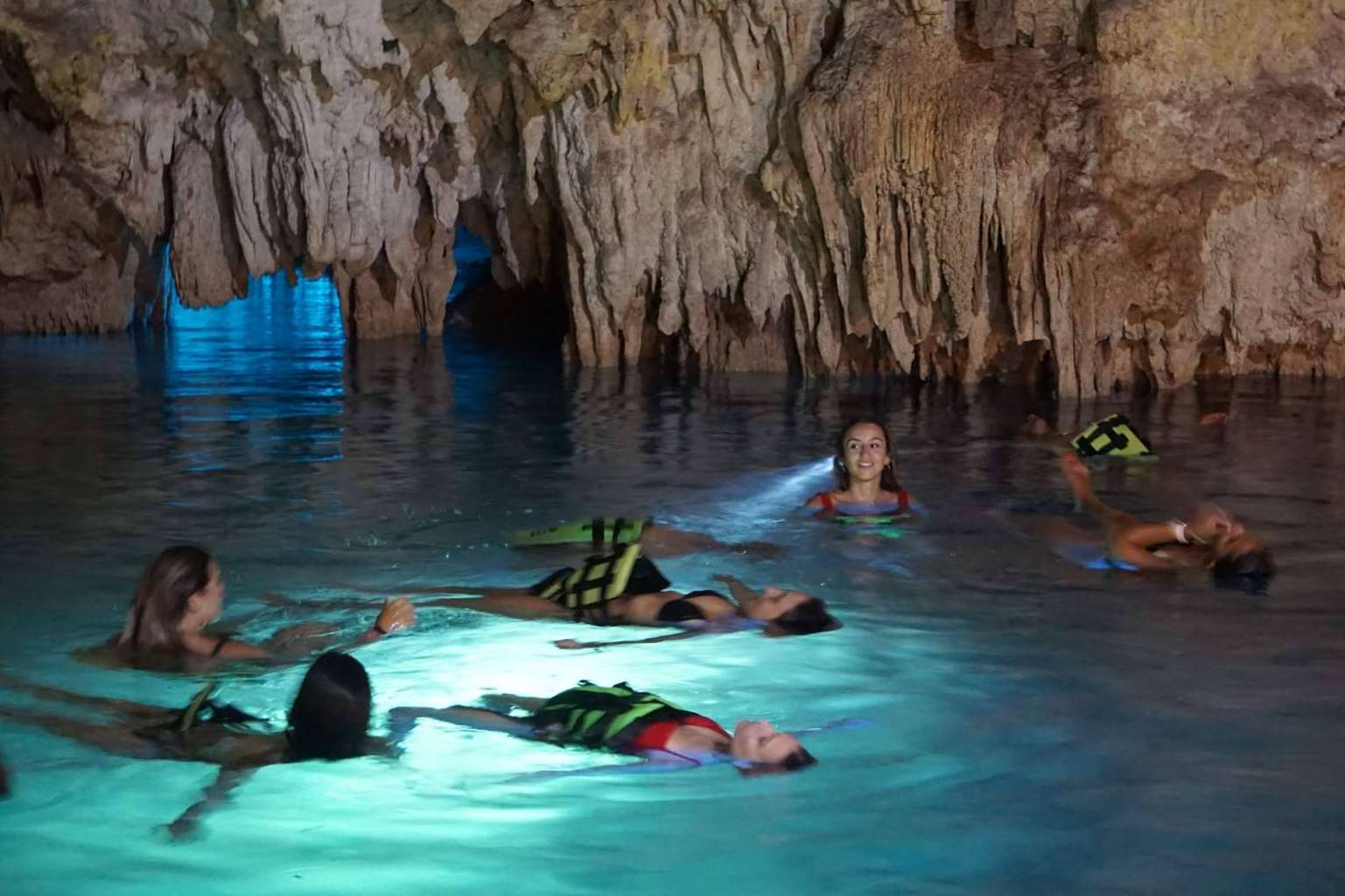 La propuesta de Tierras Mayas, una experiencia inmersiva en los cenotes